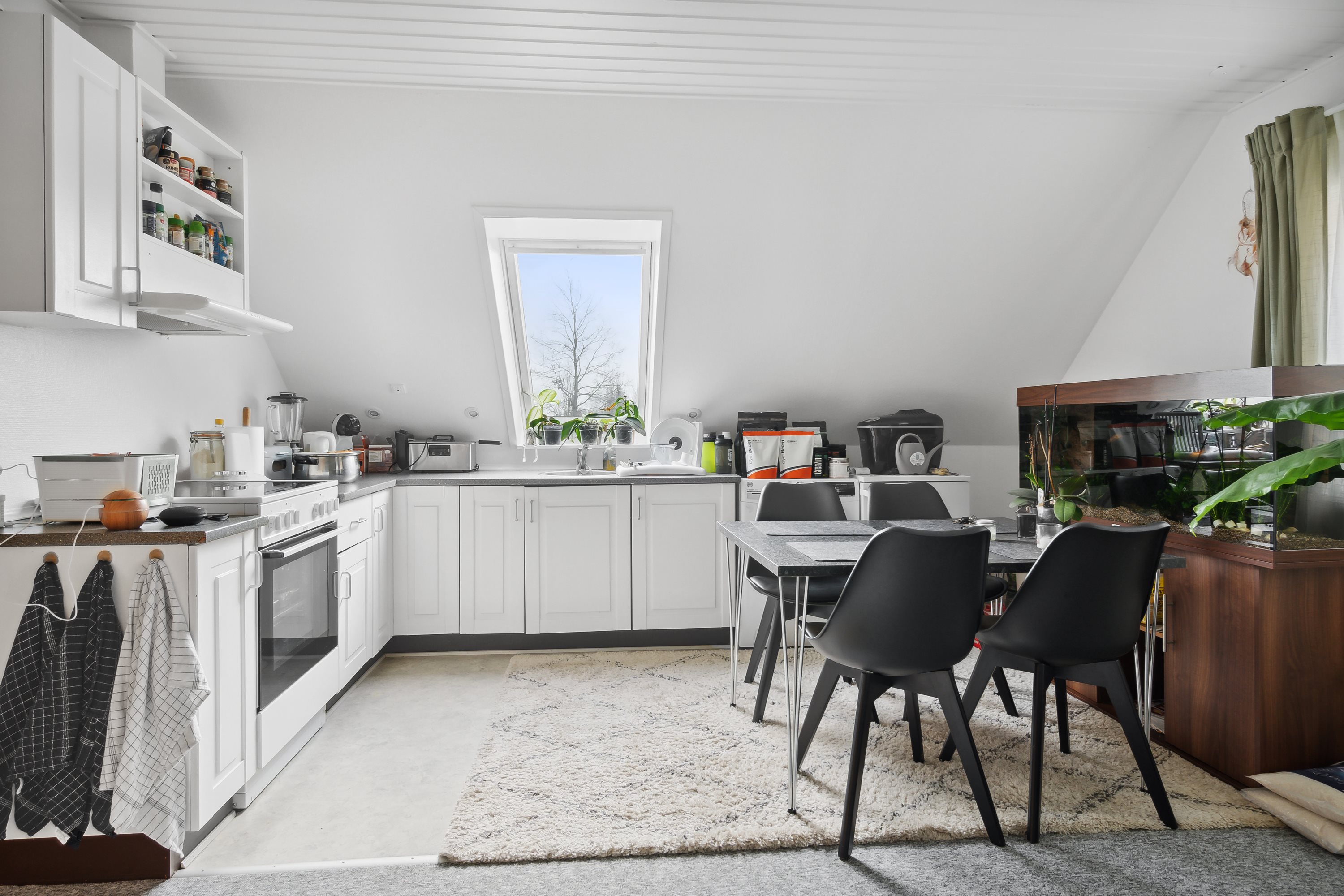 Fremhævet køkken billede i fuldskærmstilstand. Billede af Vestbygade 7A-D, Haverslev, 9610 Nørager