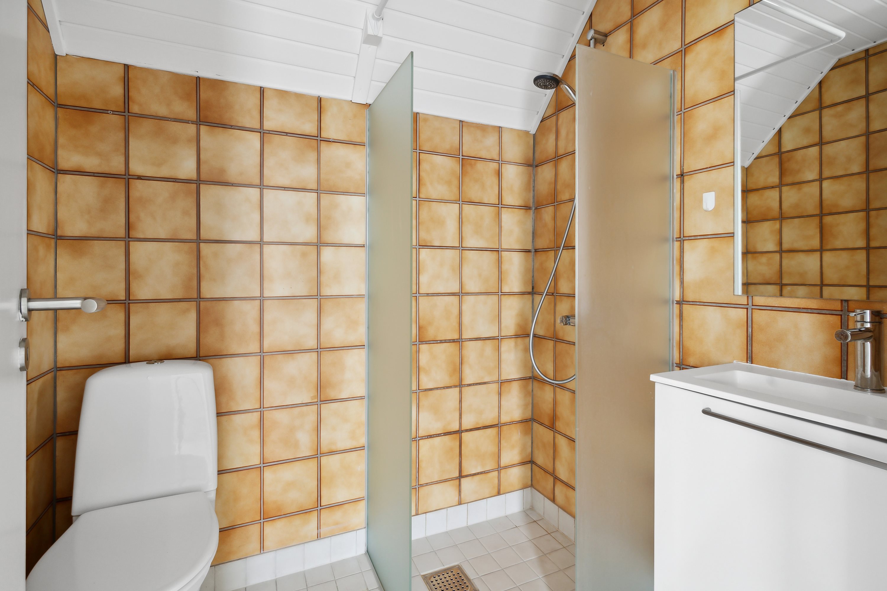 Fremhævet badeværelse billede i fuldskærmstilstand. Billede af Vestbygade 7A-D, Haverslev, 9610 Nørager