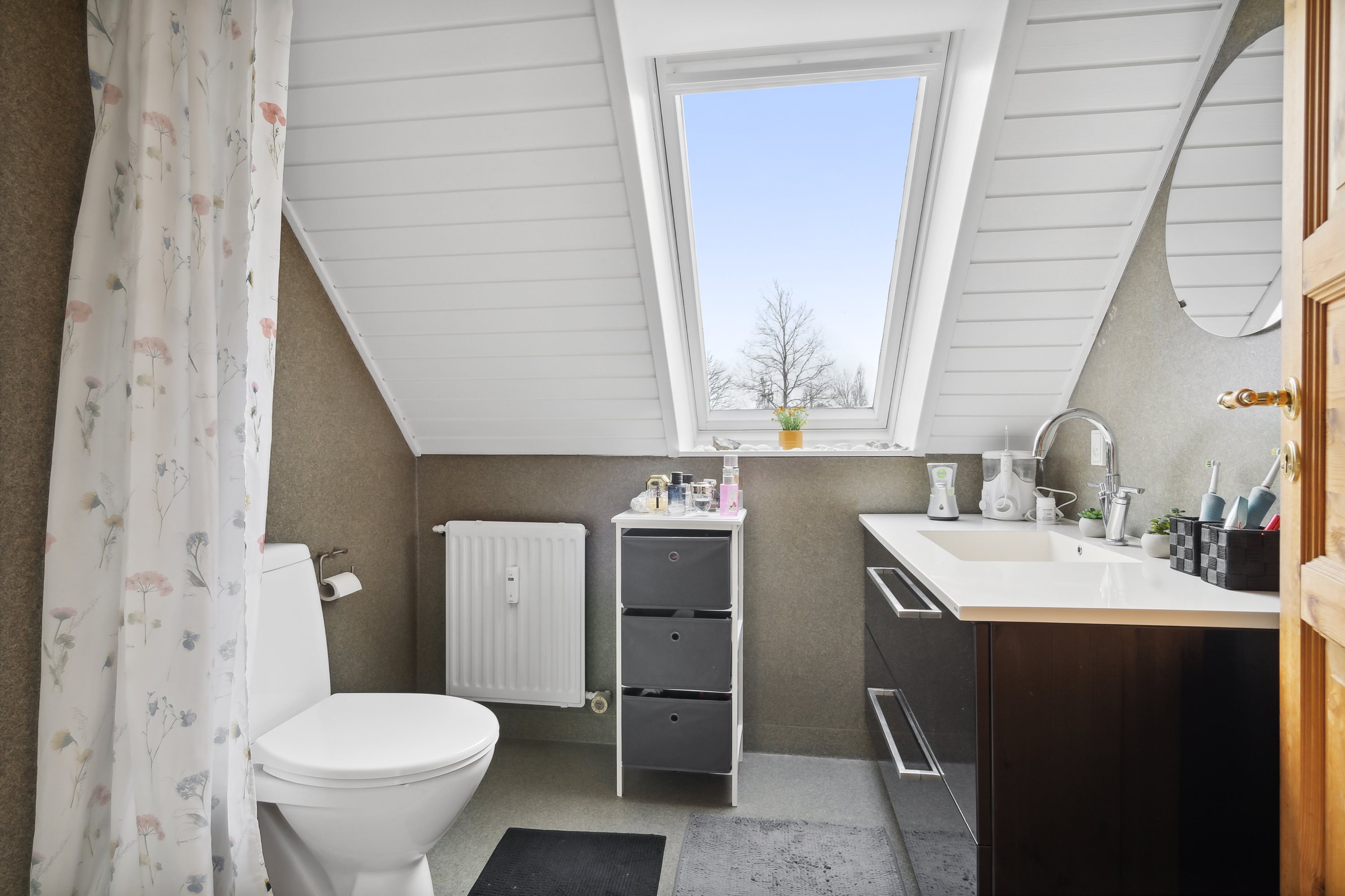 Fremhævet badeværelse billede i fuldskærmstilstand. Billede af Vestbygade 7A-D, Haverslev, 9610 Nørager