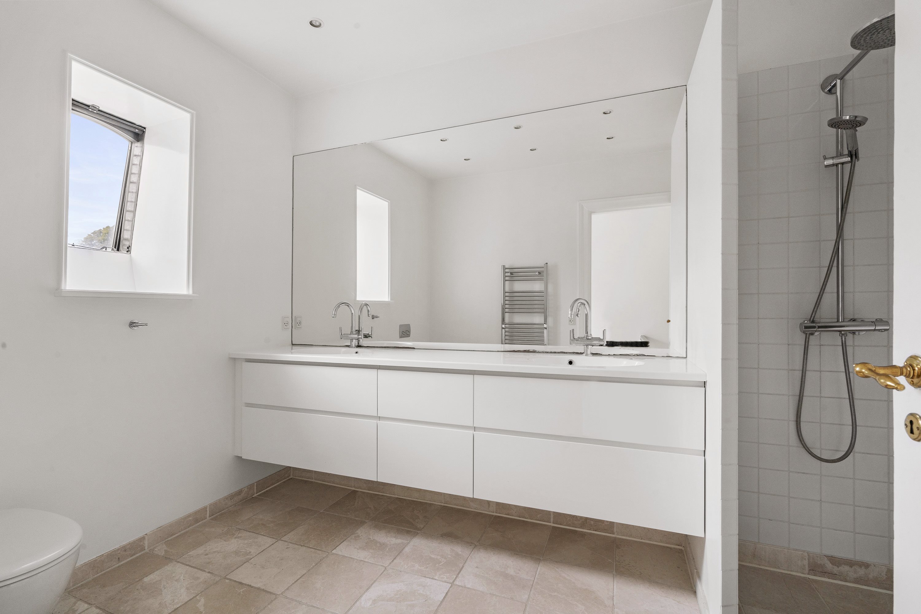 Fremhævet badeværelse billede i fuldskærmstilstand. Billede af Dronninggårds Alle 11, 2840 Holte