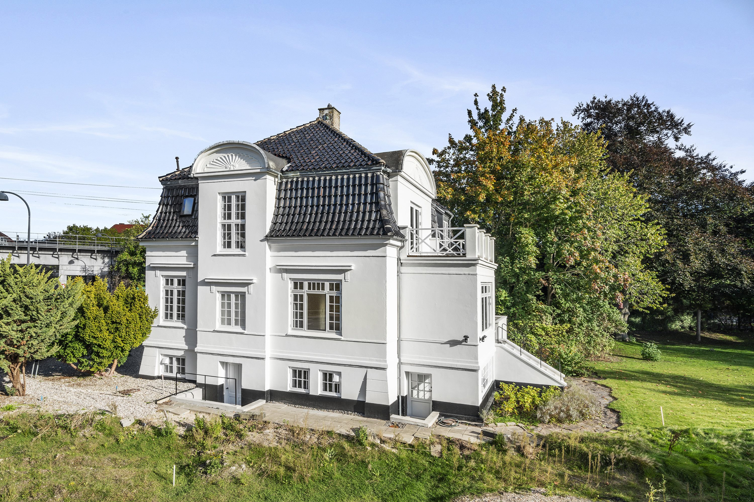 Fremhævet område billede i fuldskærmstilstand. Billede af Dronninggårds Alle 11, 2840 Holte