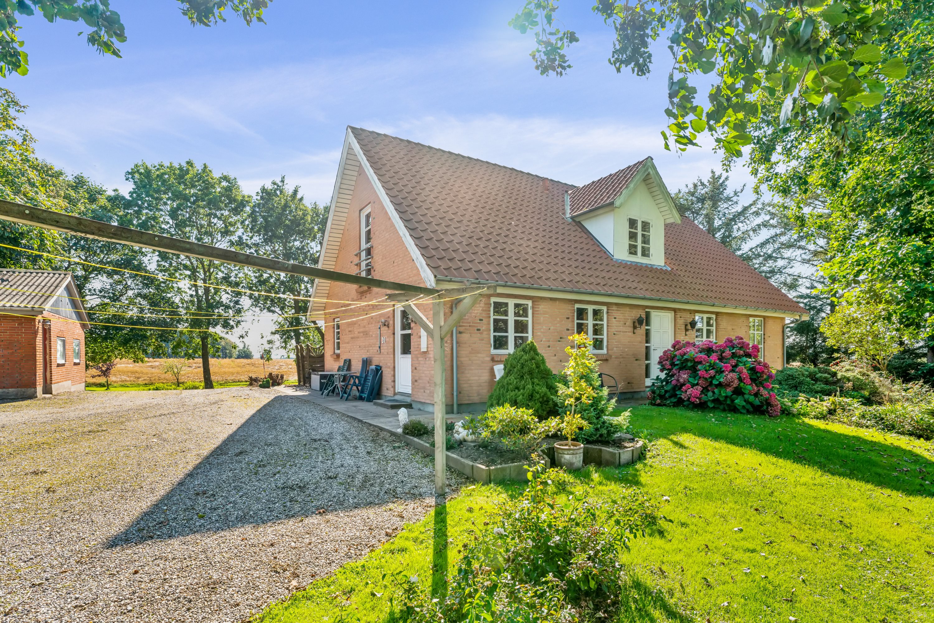 Fremhævet ejendom 1 billede i fuldskærmstilstand. Billede af Dengsøvej 20, V Velling, 8860 Ulstrup