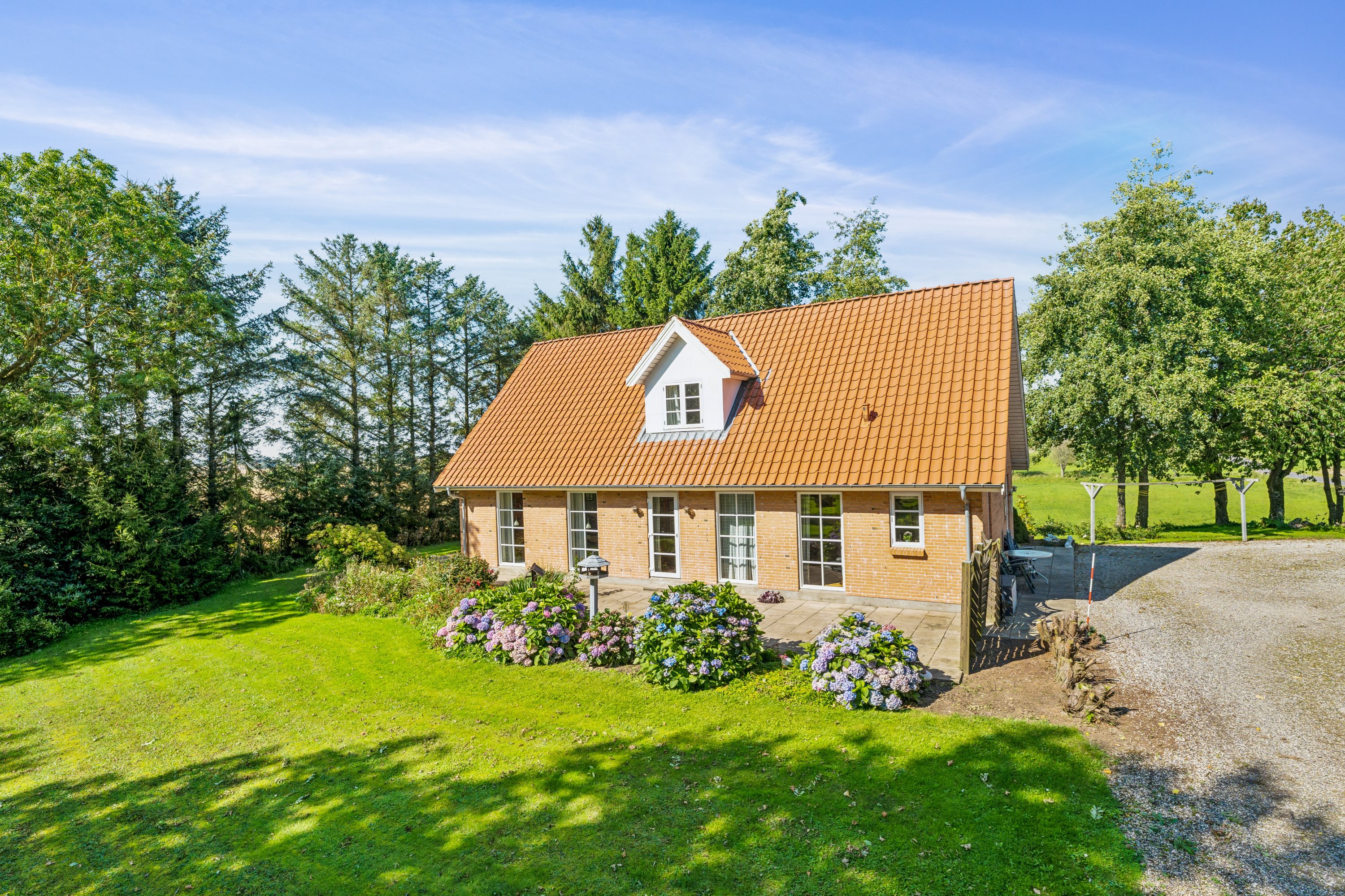 Fremhævet ejendom 1 billede i fuldskærmstilstand. Billede af Dengsøvej 20, V Velling, 8860 Ulstrup