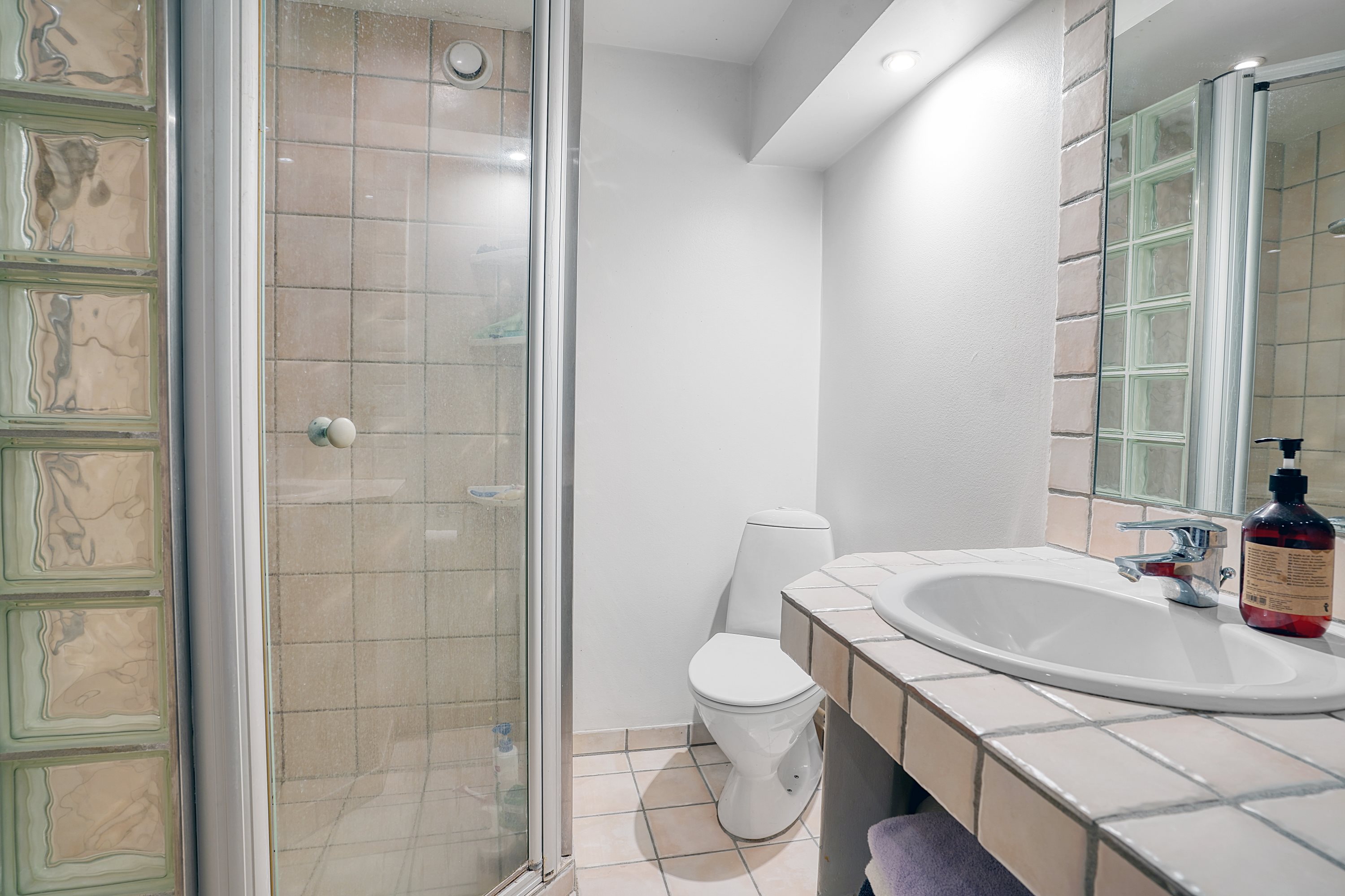 Fremhævet badeværelse billede i fuldskærmstilstand. Billede af Uggeløse Bygade 42A, 3540 Lynge