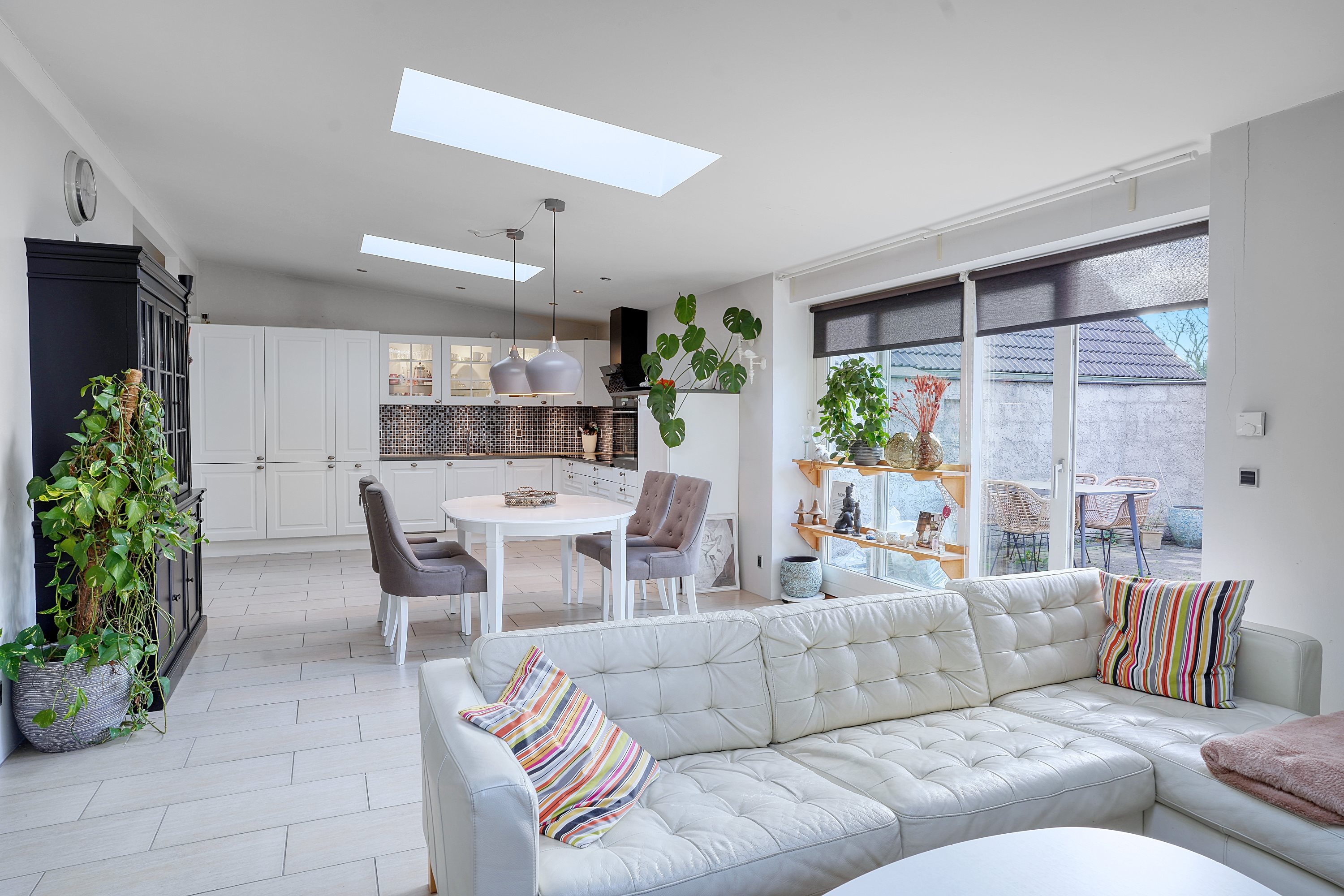 Fremhævet stue billede i fuldskærmstilstand. Billede af Uggeløse Bygade 42A, 3540 Lynge