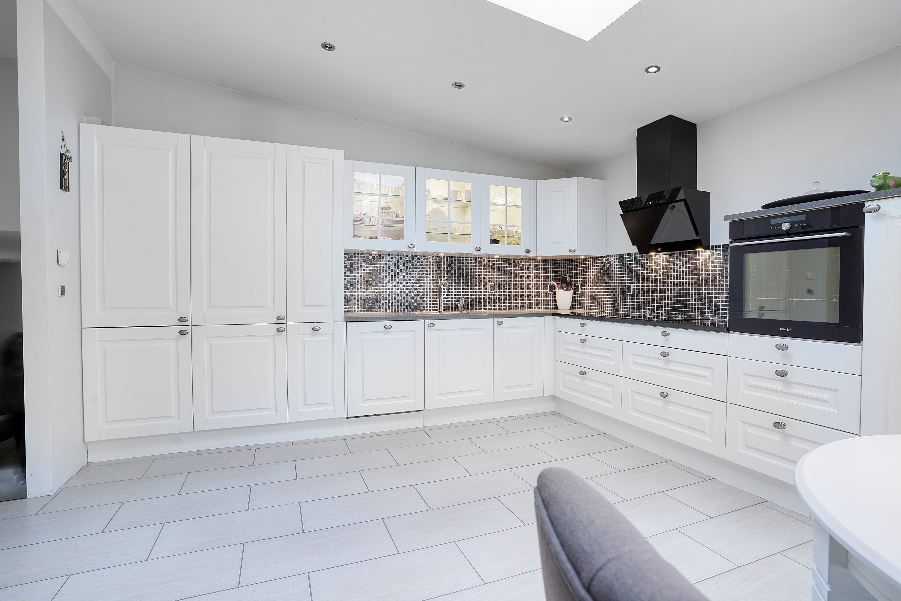 Fremhævet køkken billede i fuldskærmstilstand. Billede af Uggeløse Bygade 42A, 3540 Lynge