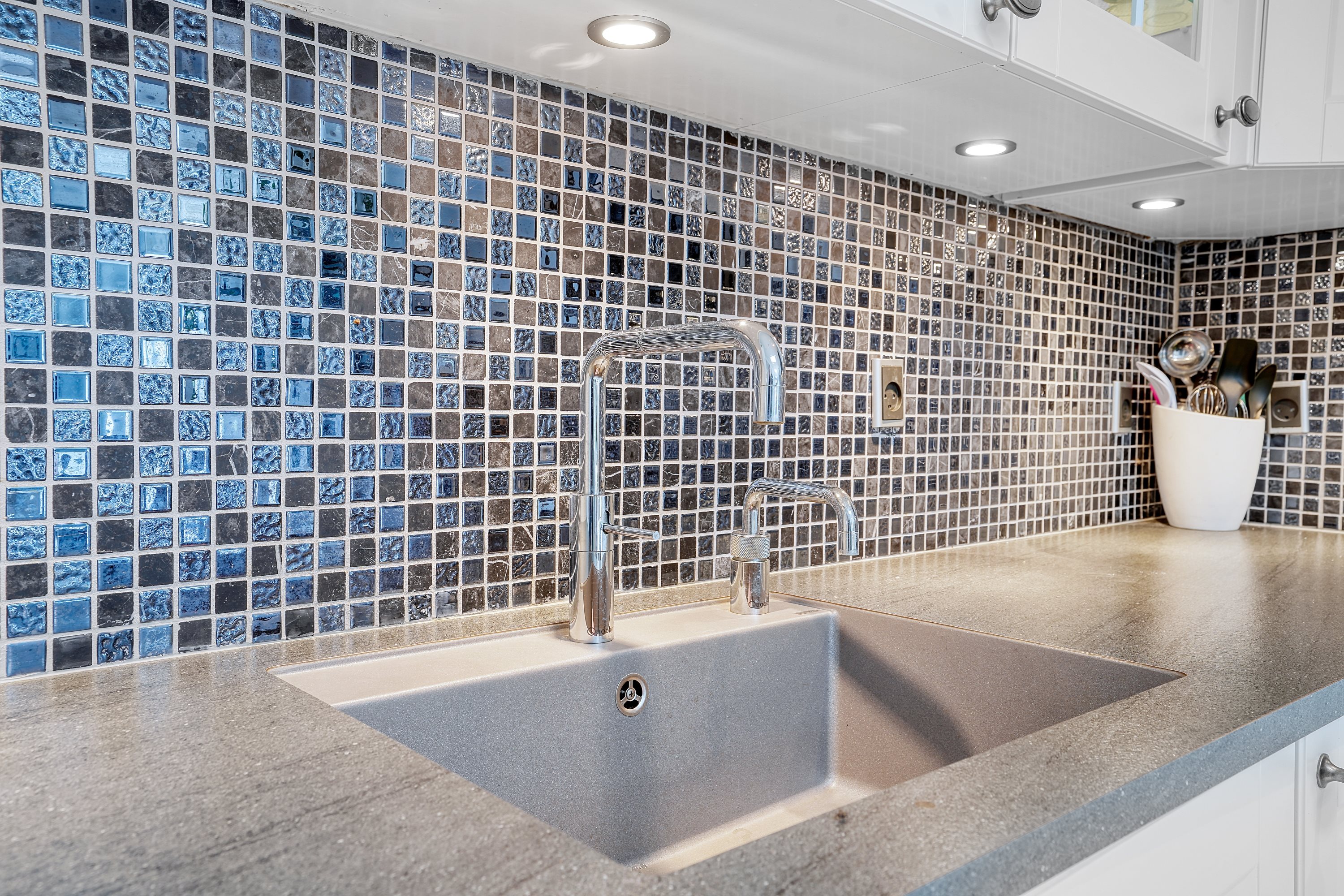 Fremhævet køkken billede i fuldskærmstilstand. Billede af Uggeløse Bygade 42A, 3540 Lynge