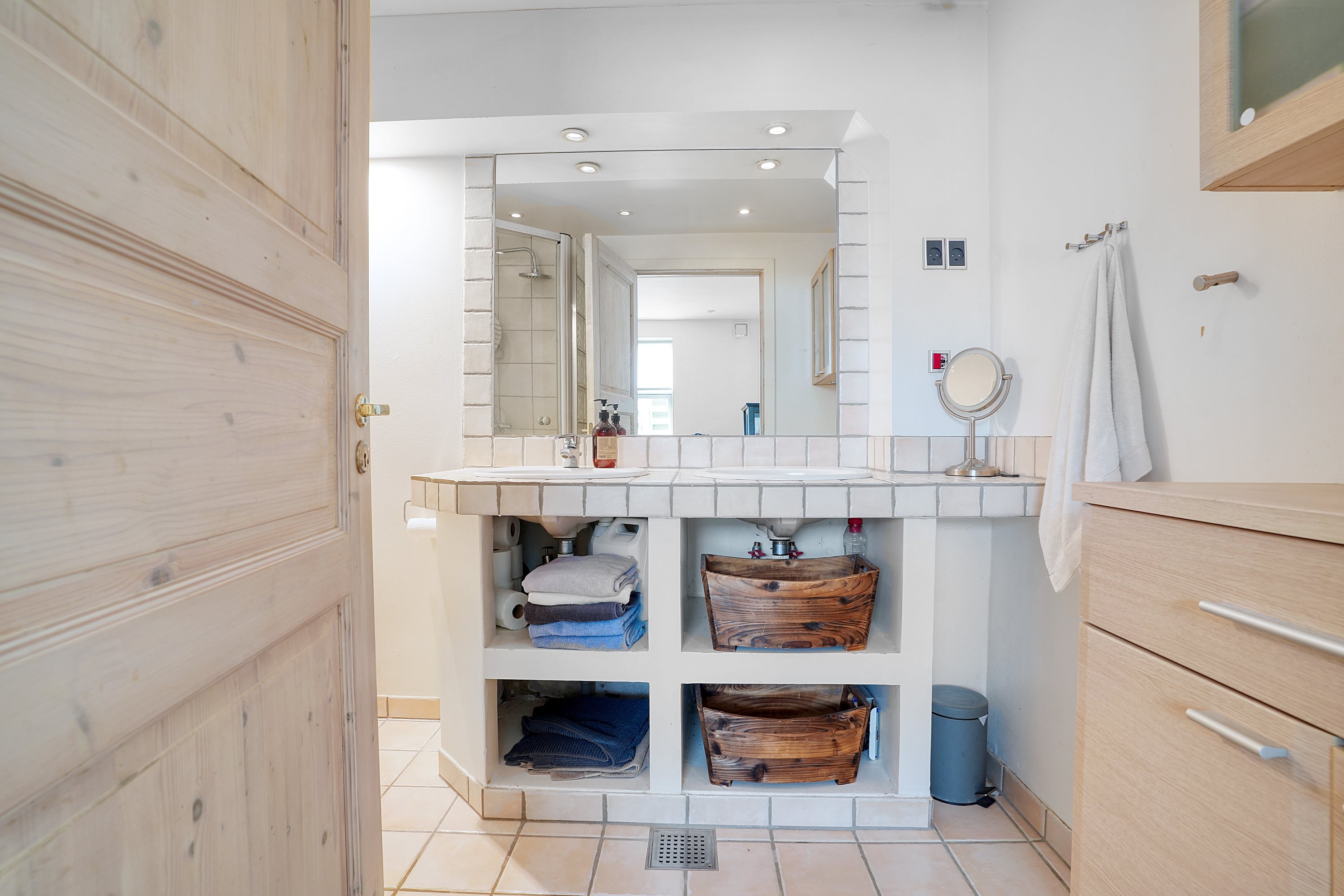 Fremhævet køkken billede i fuldskærmstilstand. Billede af Uggeløse Bygade 42A, 3540 Lynge