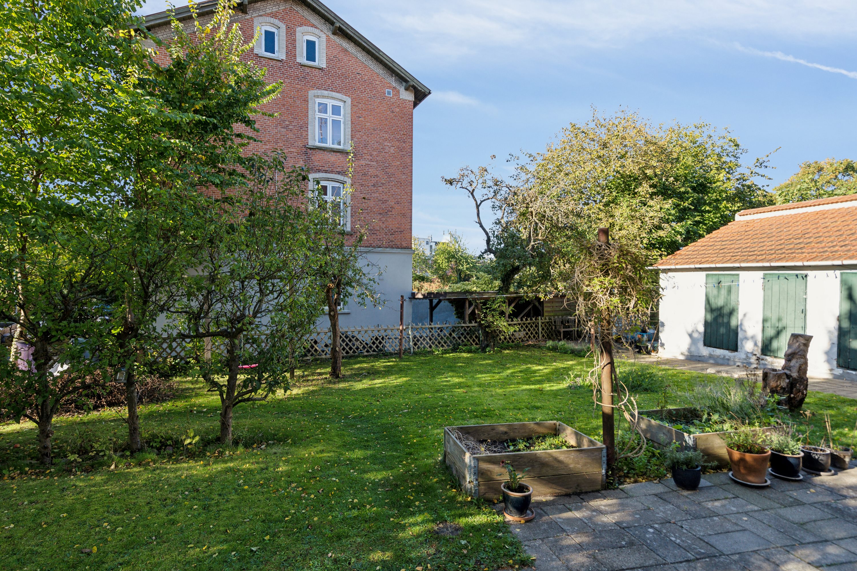 Fremhævet set fra haven billede i fuldskærmstilstand. Billede af Øksenbjergvej 20B, 5700 Svendborg