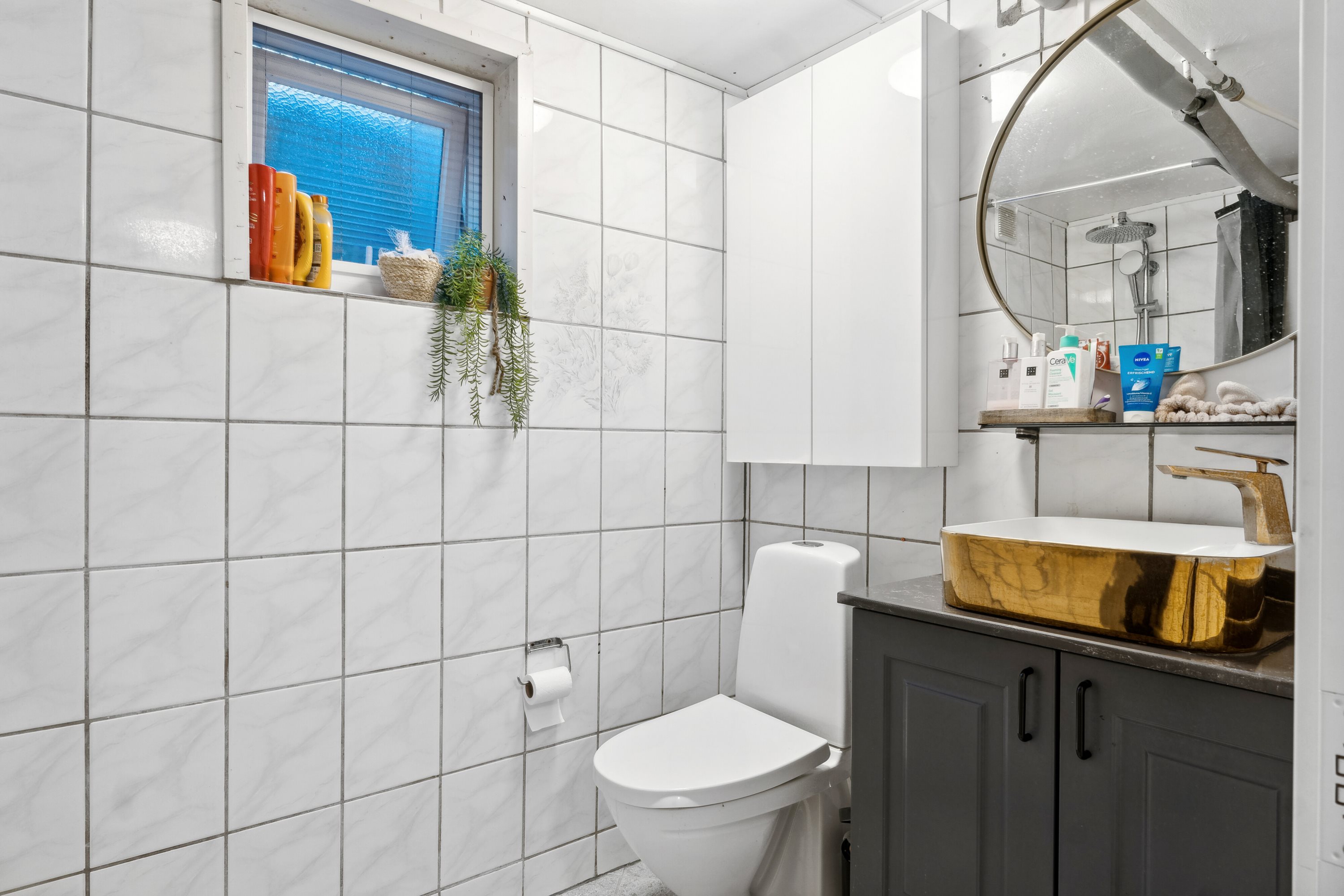 Fremhævet badeværelse billede i fuldskærmstilstand. Billede af Randager 103, 2620 Albertslund