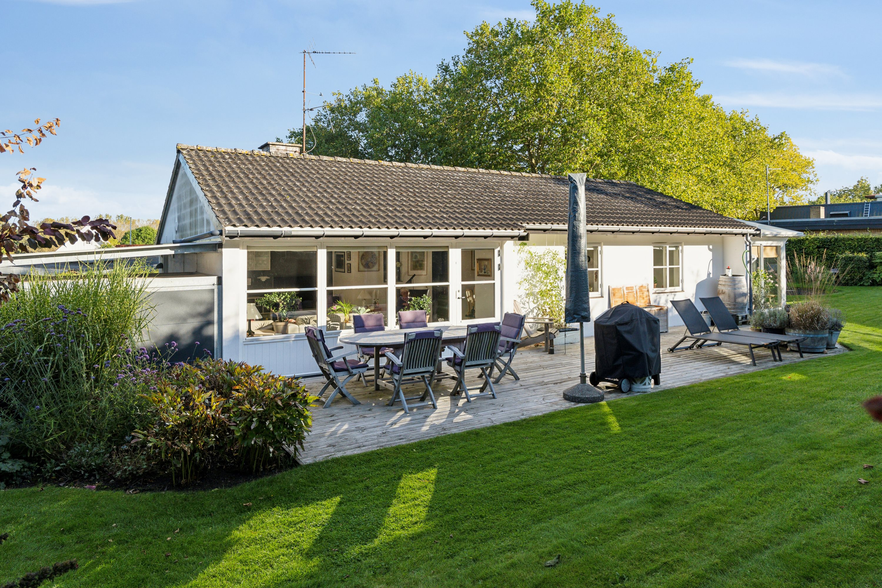 Fremhævet set fra haven billede i fuldskærmstilstand. Billede af Ravnholmvej 13C, 2800 Kongens Lyngby