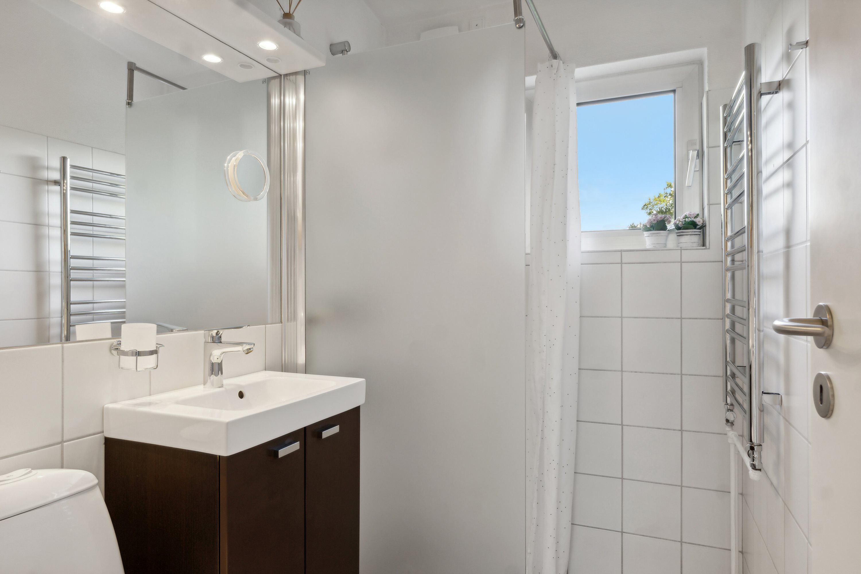 Fremhævet badeværelse billede i fuldskærmstilstand. Billede af Ravnholmvej 13C, 2800 Kongens Lyngby