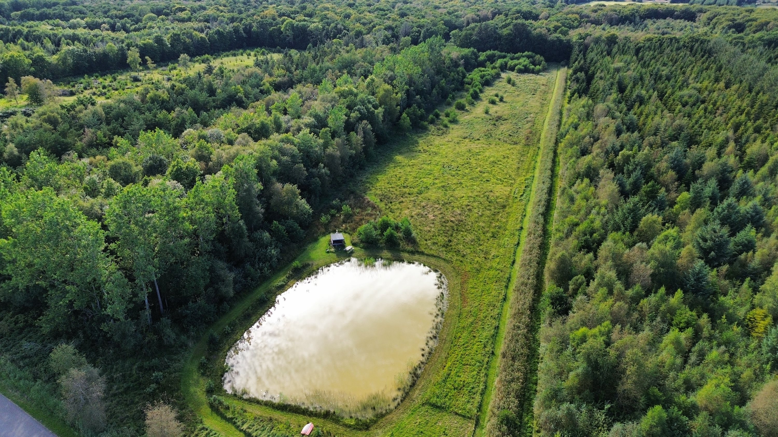 Fremhævet dronefoto billede i fuldskærmstilstand. Billede af Hou Engvej 46, Hou, 9370 Hals