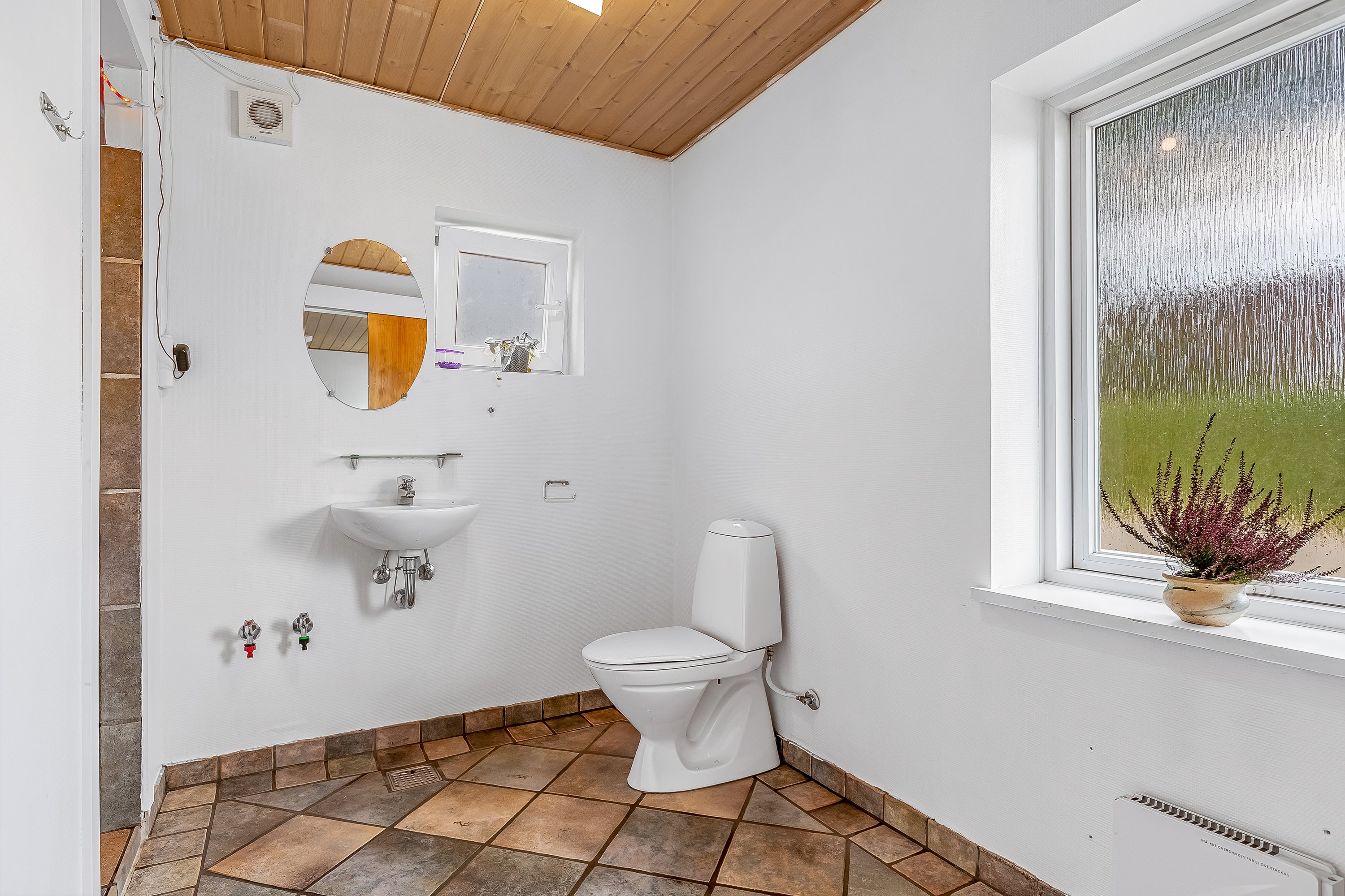 Fremhævet badeværelse billede i fuldskærmstilstand. Billede af Vind Kirkevej 29, Vind, 7500 Holstebro