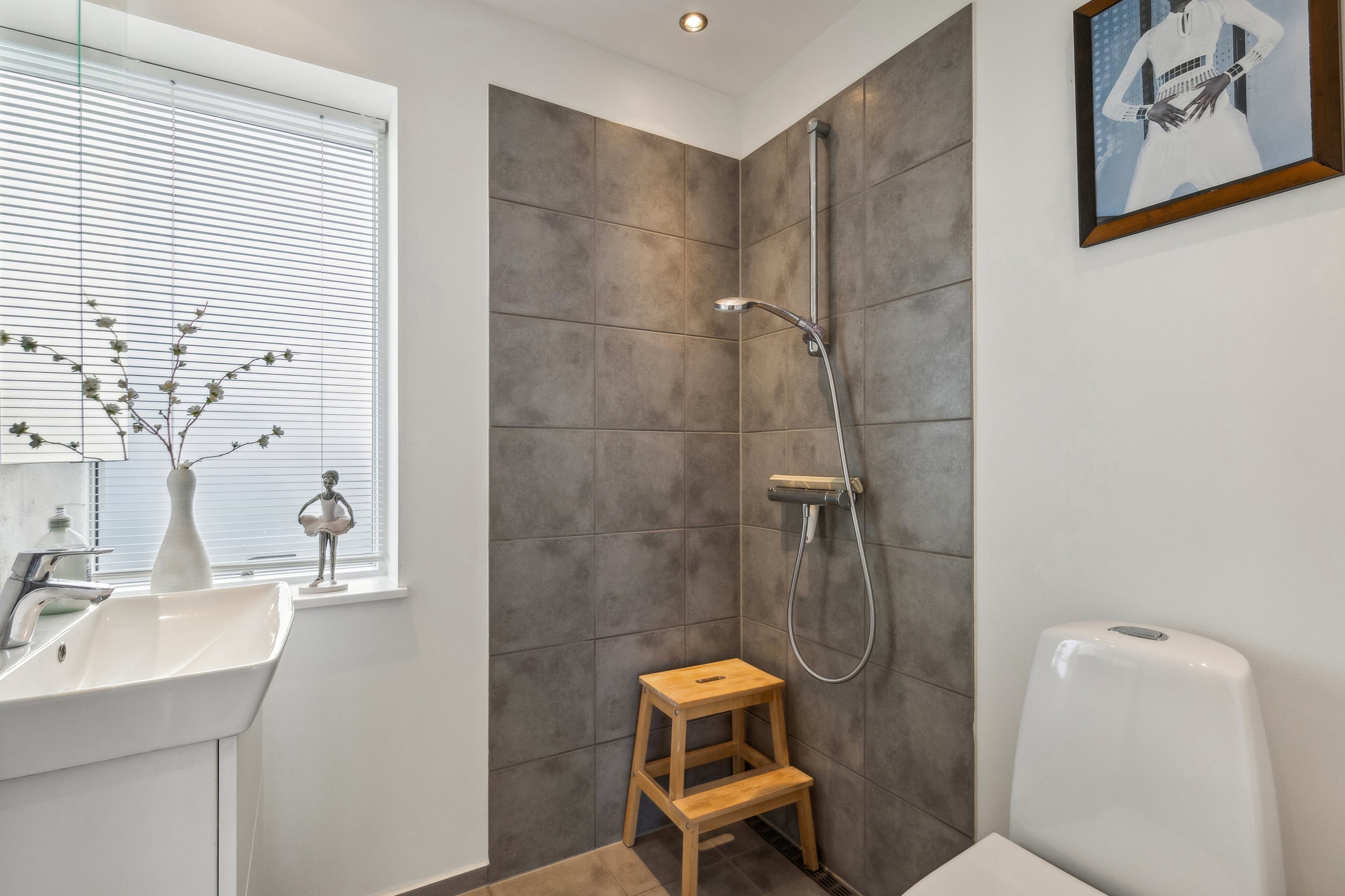 Fremhævet badeværelse billede i fuldskærmstilstand. Billede af Ndr. Strandvej 26, 8400 Ebeltoft