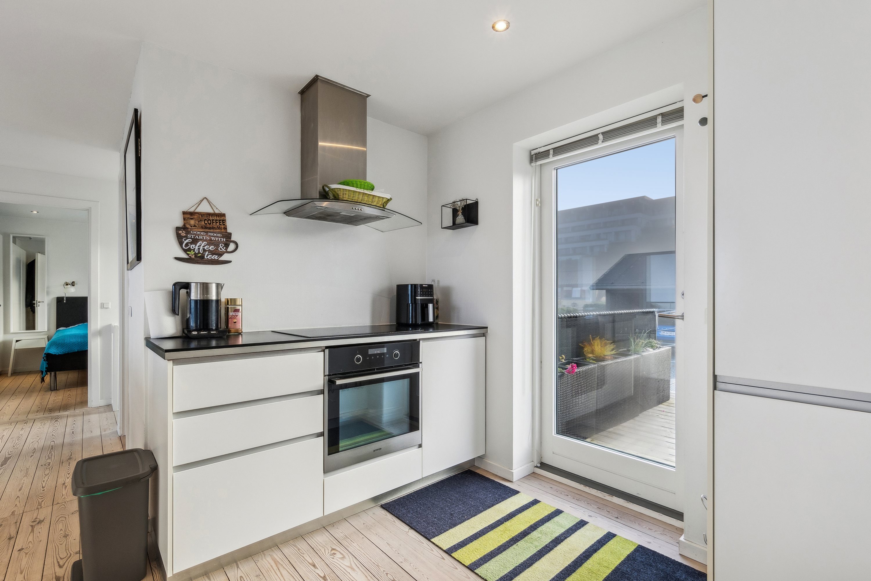 Fremhævet køkken billede i fuldskærmstilstand. Billede af Ndr. Strandvej 26, 8400 Ebeltoft