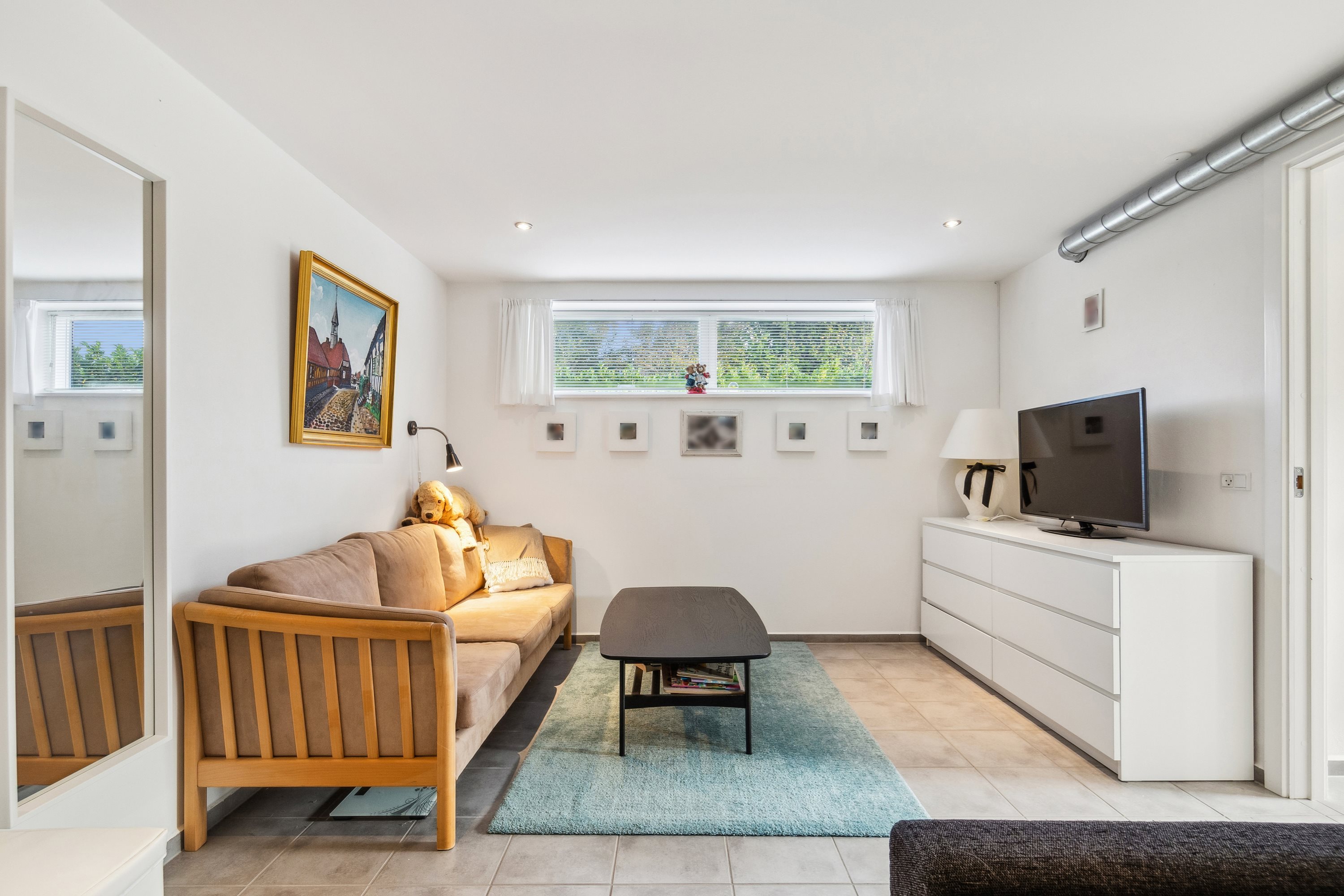 Fremhævet stue billede i fuldskærmstilstand. Billede af Ndr. Strandvej 26, 8400 Ebeltoft