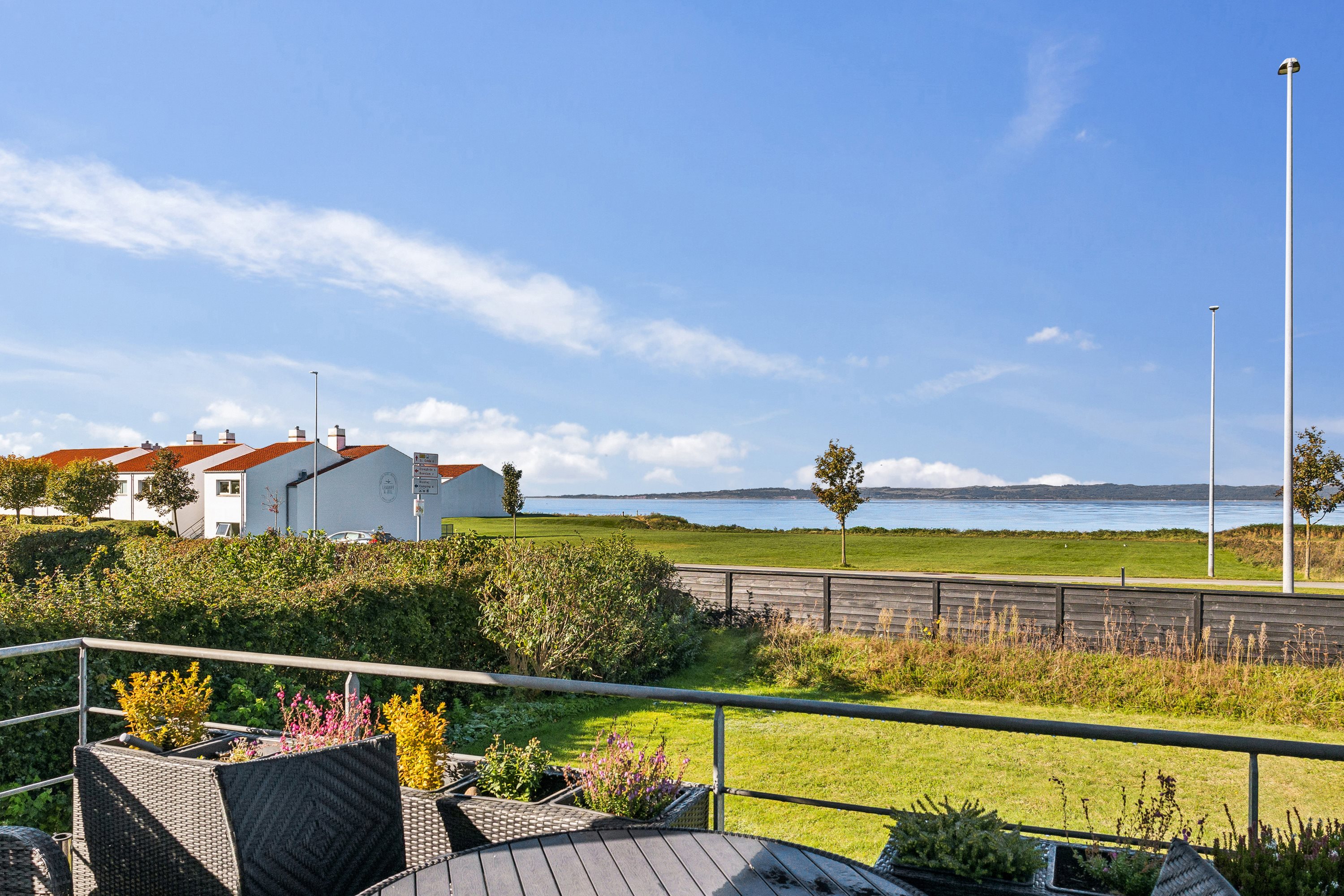 Miniaturebillede 1: udsigt. Billede af Ndr. Strandvej 26, 8400 Ebeltoft