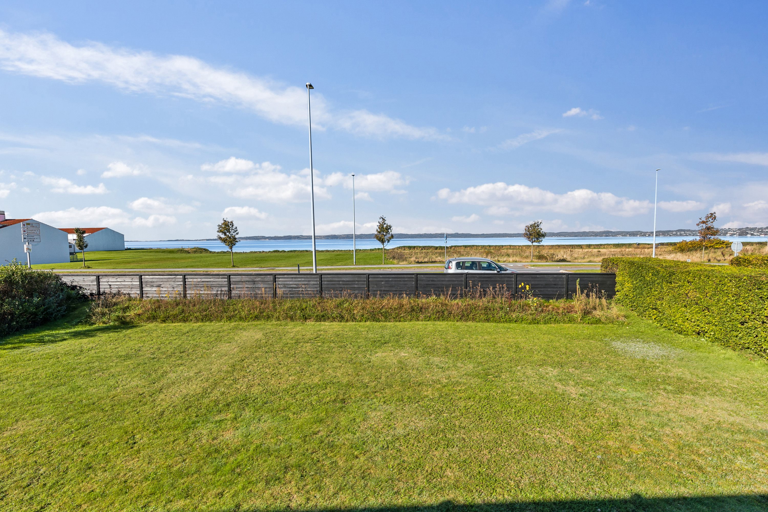 Fremhævet ejendom 1 billede i fuldskærmstilstand. Billede af Ndr. Strandvej 26, 8400 Ebeltoft