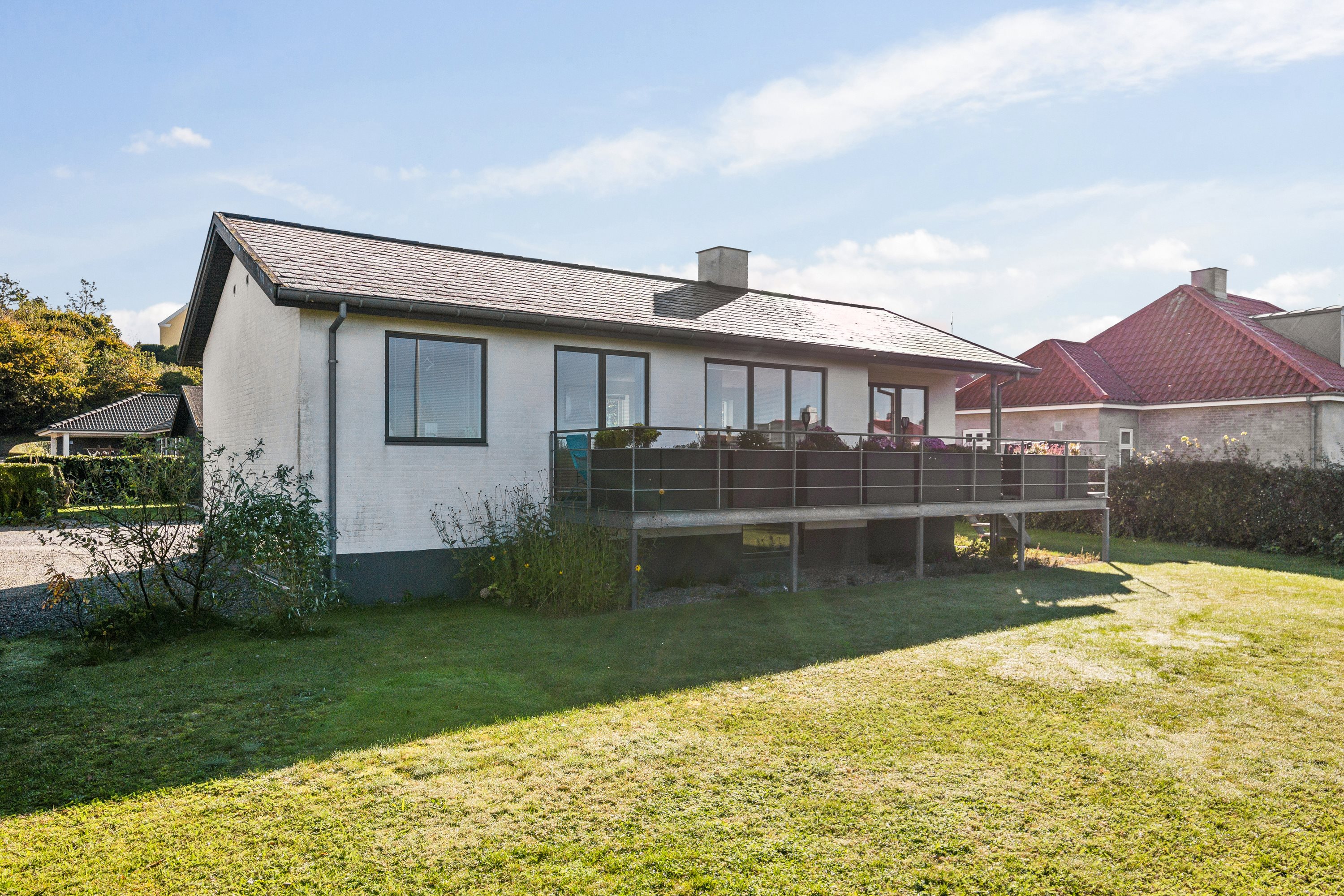 Fremhævet ejendom 1 billede i fuldskærmstilstand. Billede af Ndr. Strandvej 26, 8400 Ebeltoft