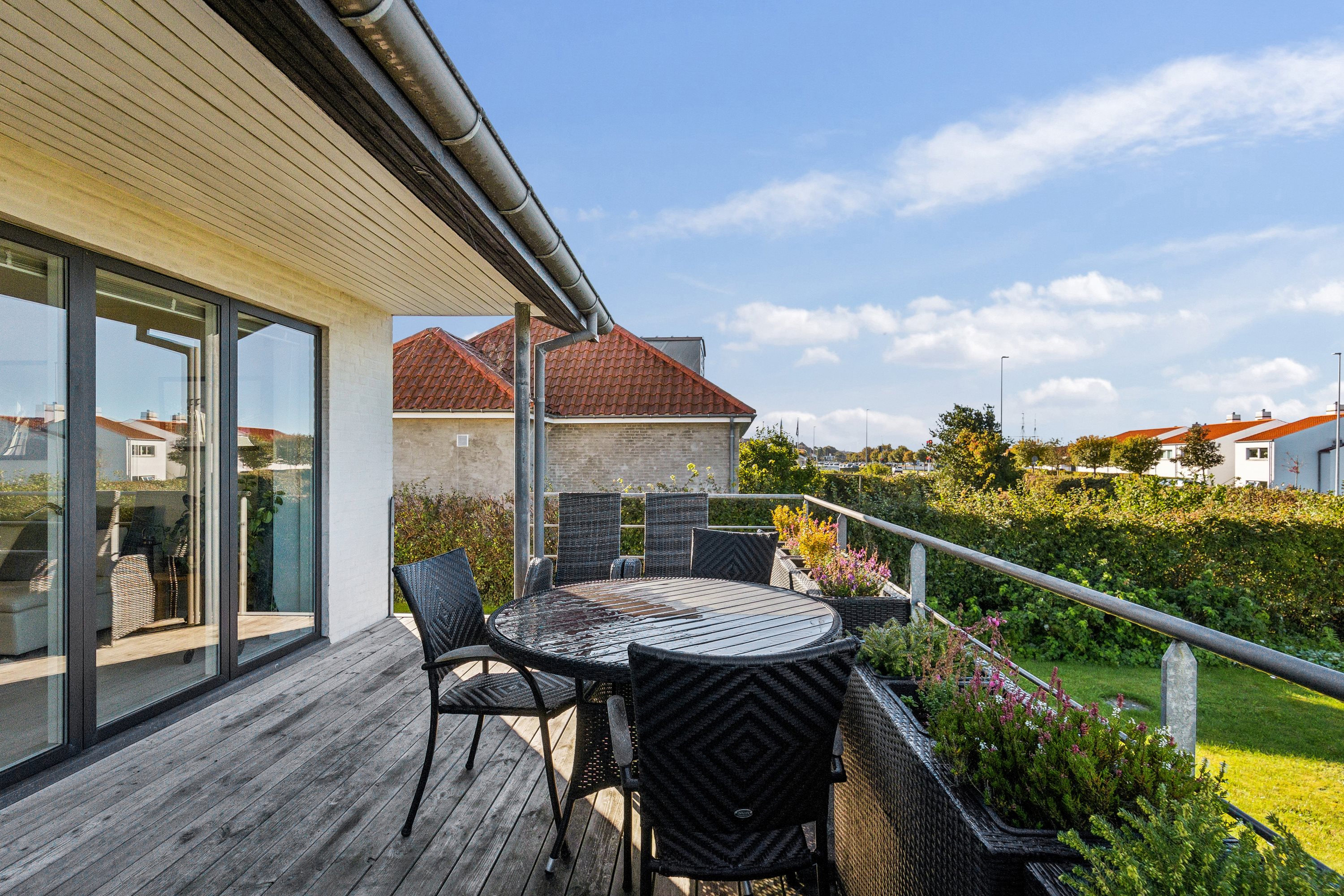 Fremhævet terrasse billede i fuldskærmstilstand. Billede af Ndr. Strandvej 26, 8400 Ebeltoft