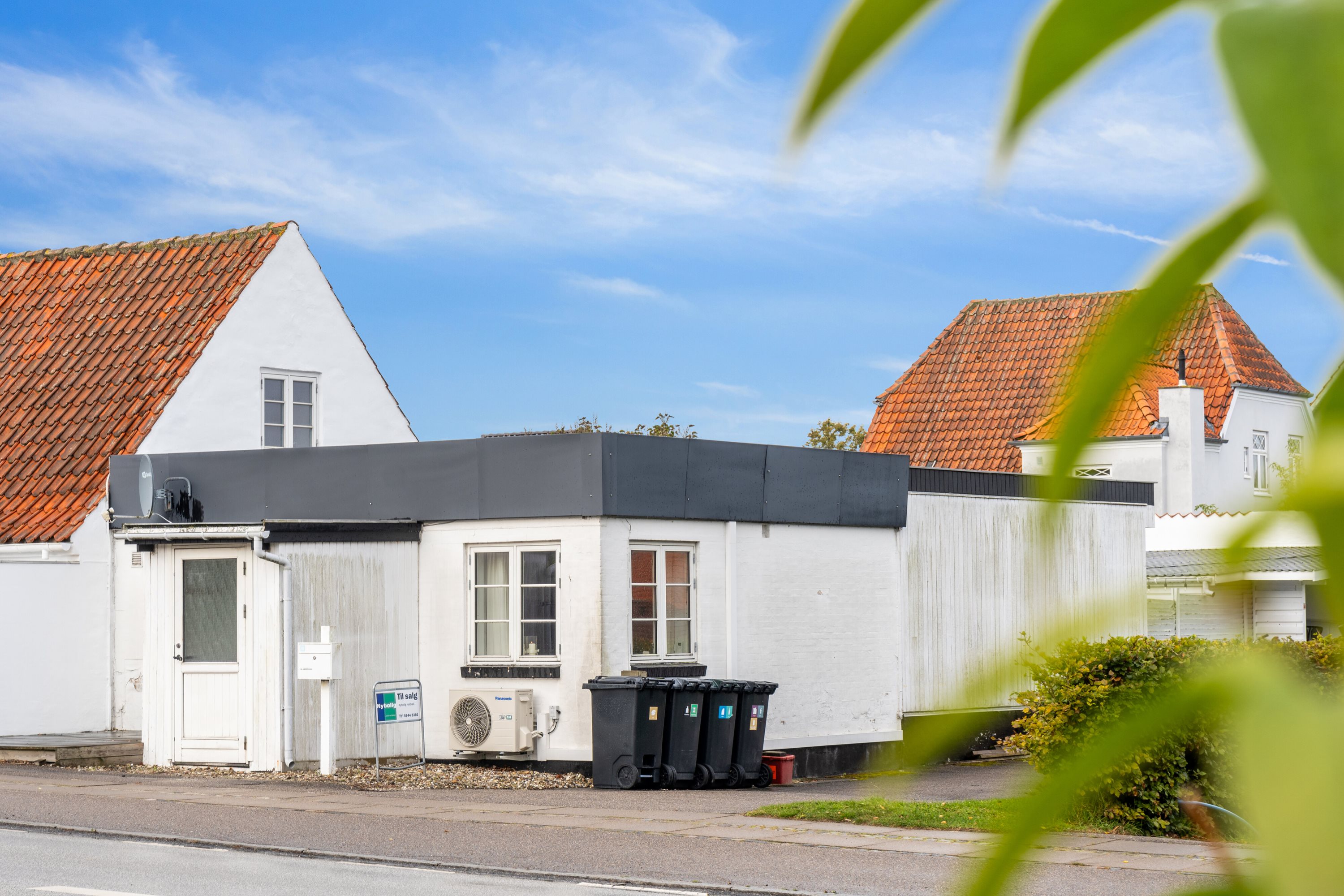 Fremhævet set fra vejen billede i fuldskærmstilstand. Billede af Kalundborgvej 100A, Allerup, 4300 Holbæk