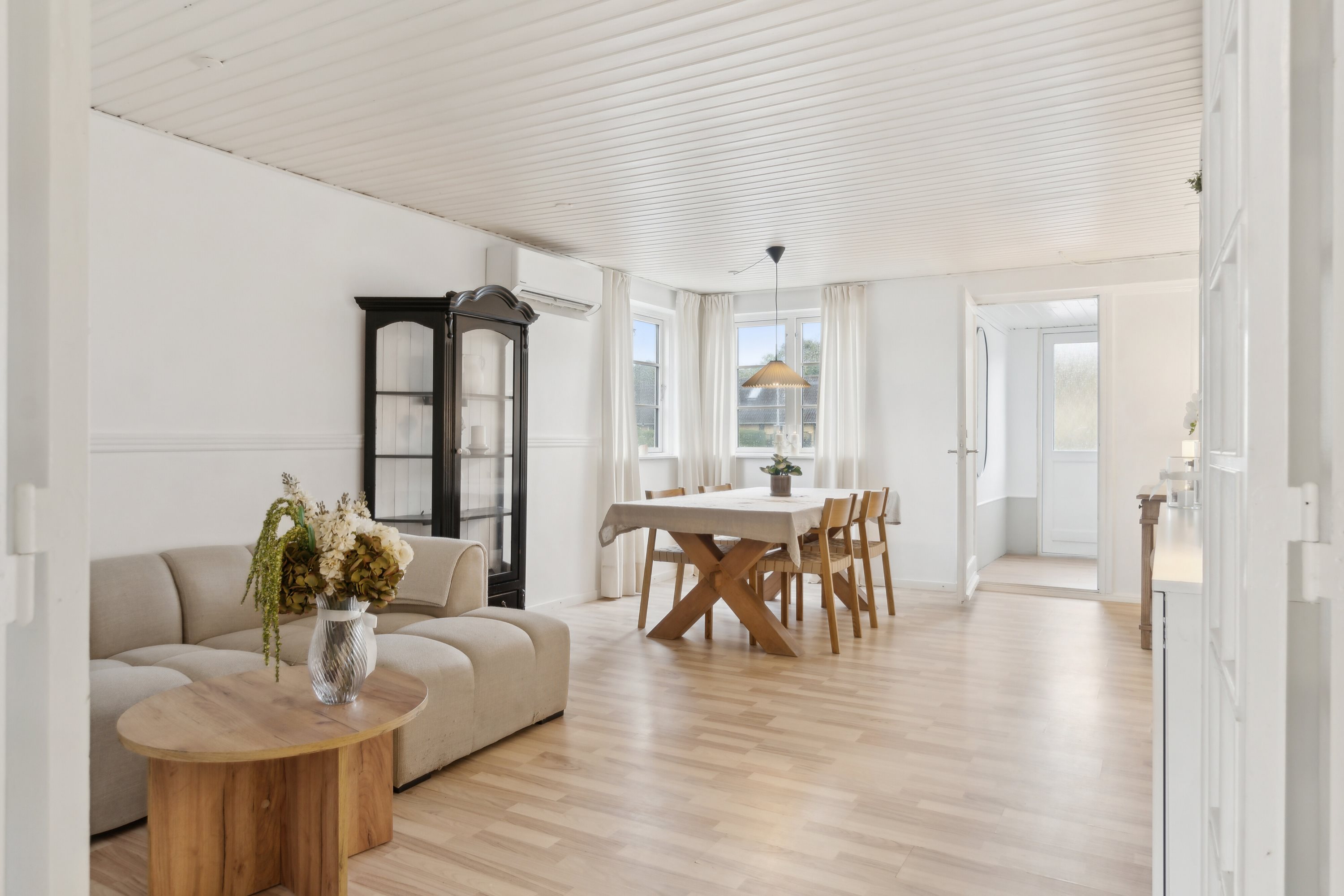 Fremhævet stue billede i fuldskærmstilstand. Billede af Kalundborgvej 100A, Allerup, 4300 Holbæk