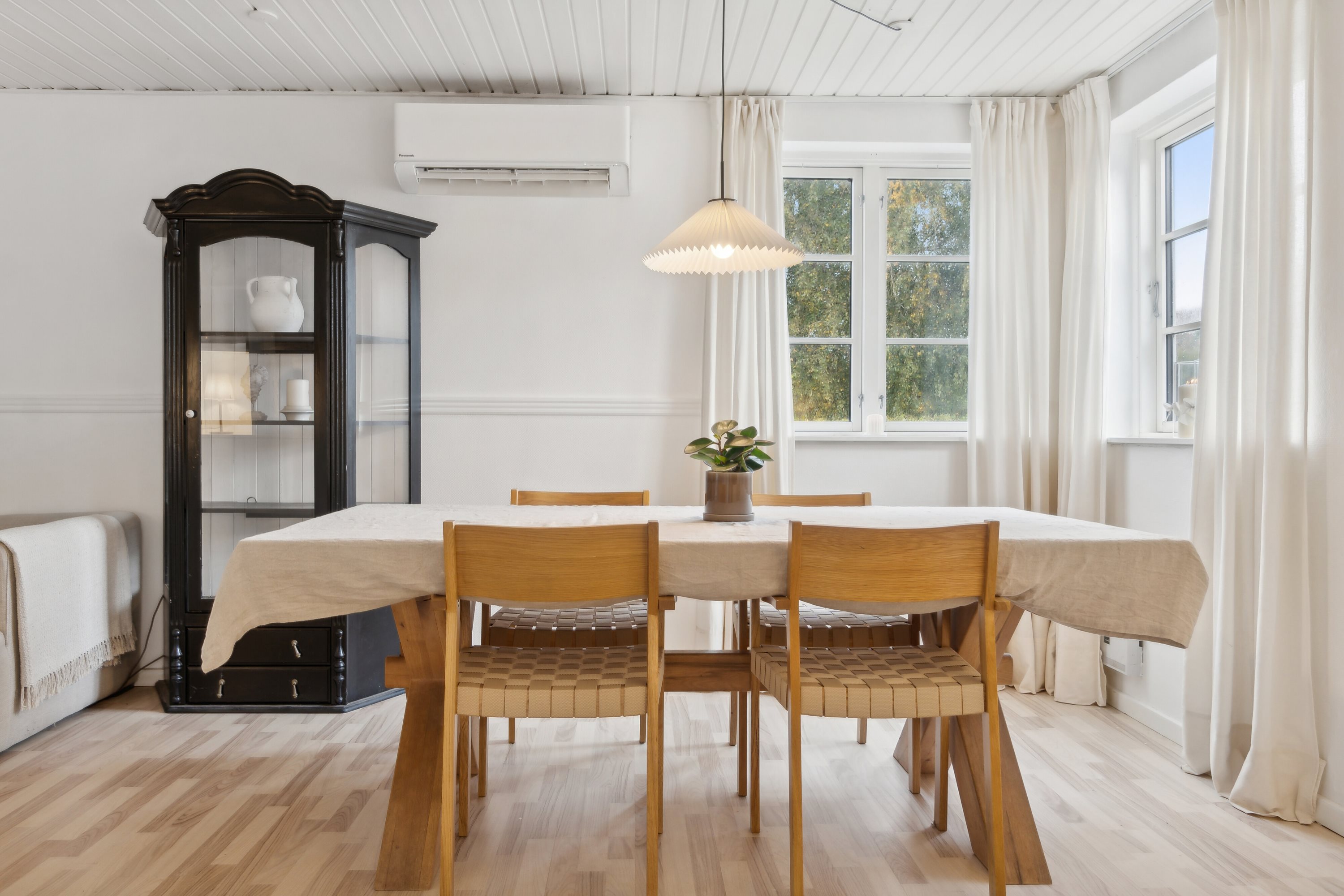 Fremhævet spisestue billede i fuldskærmstilstand. Billede af Kalundborgvej 100A, Allerup, 4300 Holbæk