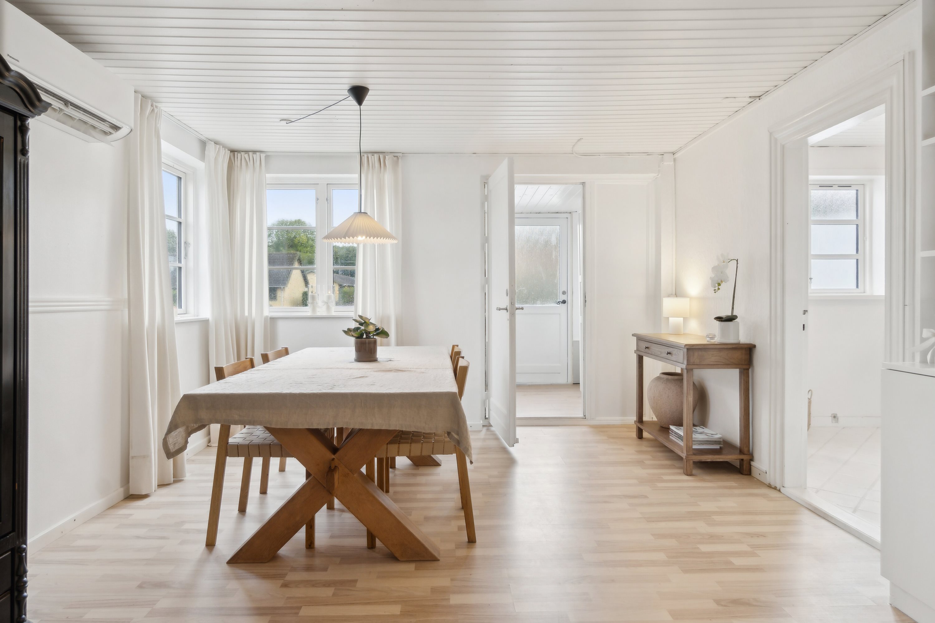 Fremhævet spisestue billede i fuldskærmstilstand. Billede af Kalundborgvej 100A, Allerup, 4300 Holbæk