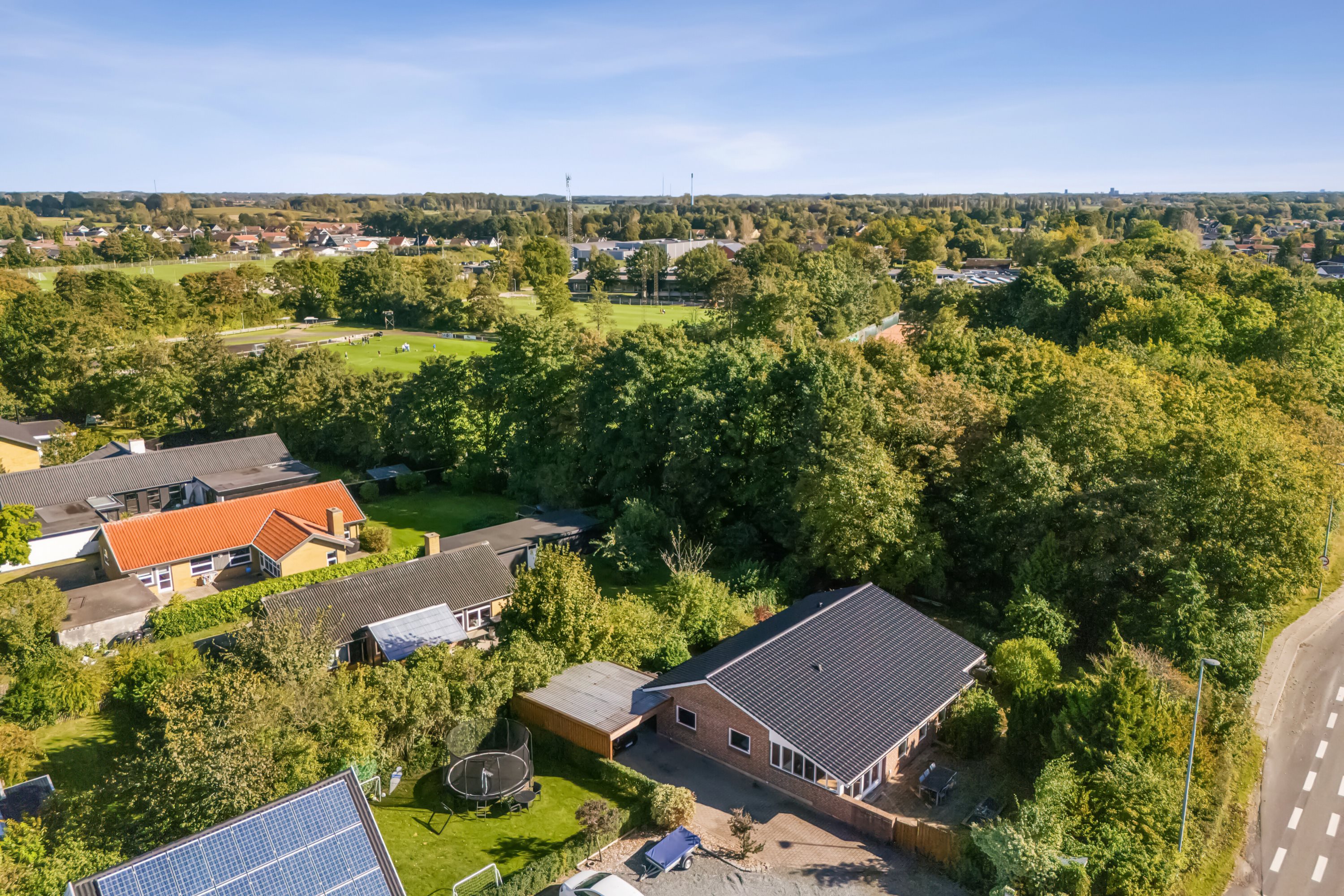 Fremhævet luftfoto billede i fuldskærmstilstand. Billede af Rugårdsvej 523, Slukefter, 5210 Odense NV