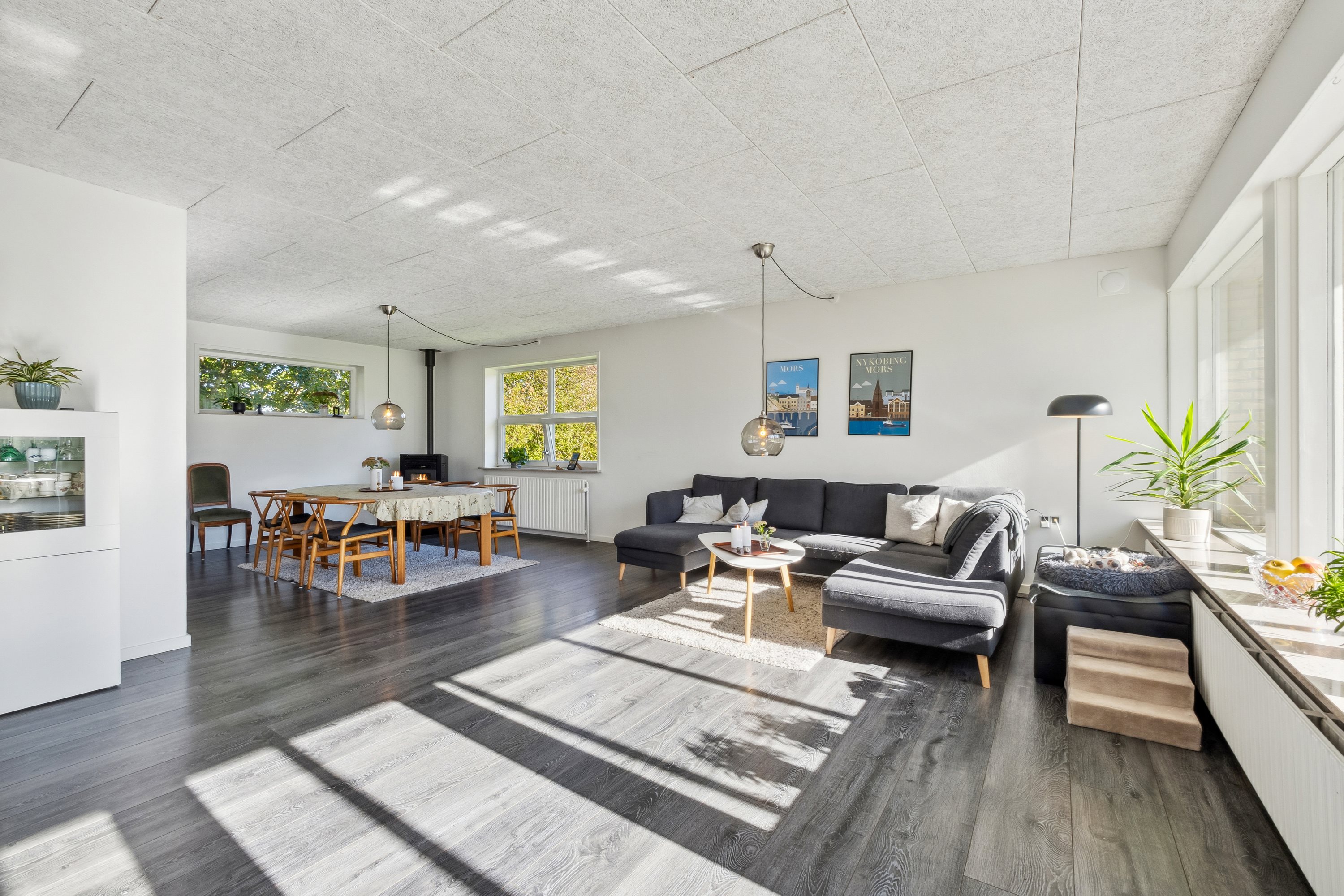 Fremhævet stue billede i fuldskærmstilstand. Billede af Dalvænget 7, 7900 Nykøbing M