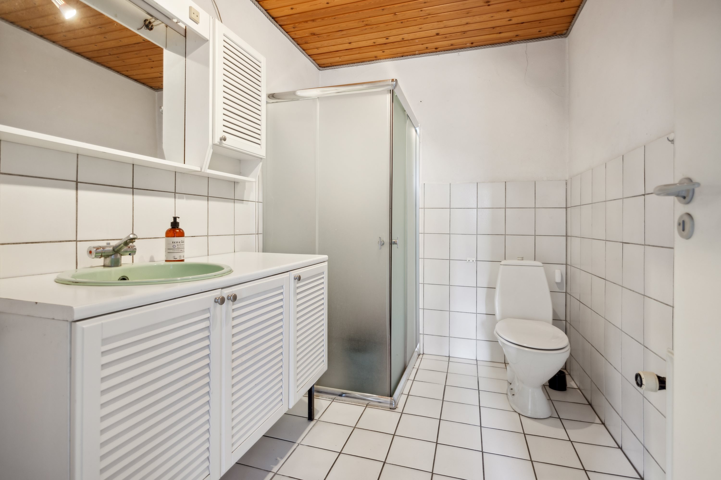 Fremhævet badeværelse billede i fuldskærmstilstand. Billede af Knøsgårdvej 38, 9440 Aabybro