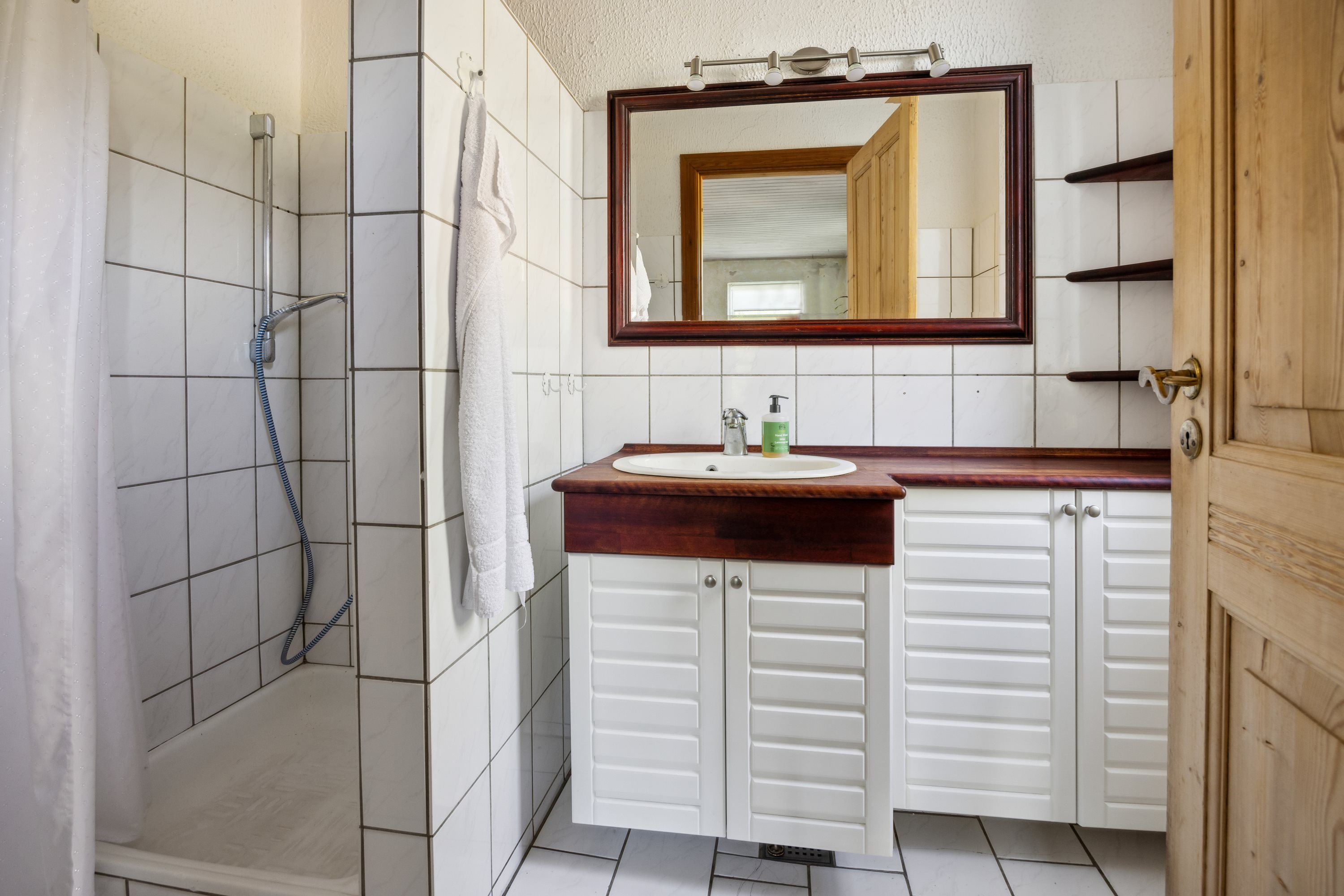 Fremhævet badeværelse billede i fuldskærmstilstand. Billede af Knøsgårdvej 38, 9440 Aabybro