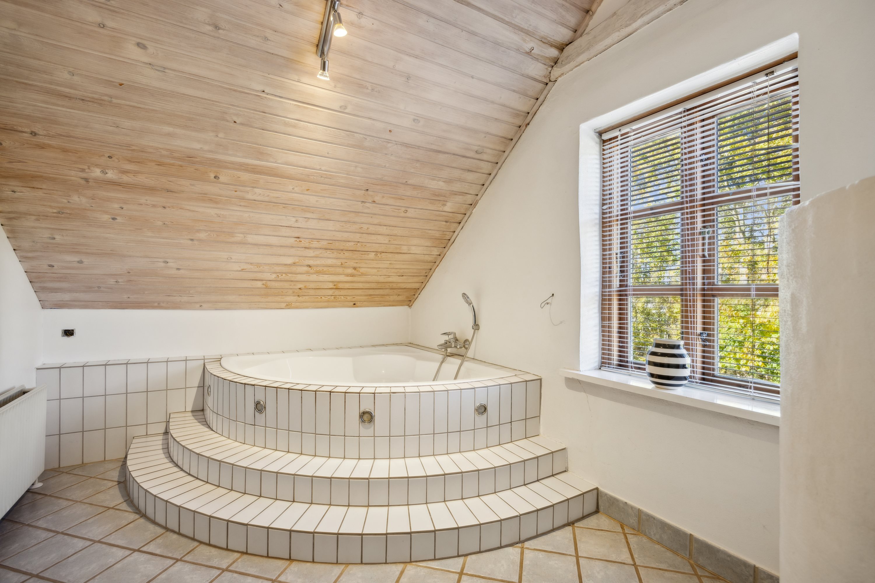 Fremhævet badeværelse billede i fuldskærmstilstand. Billede af Knøsgårdvej 38, 9440 Aabybro