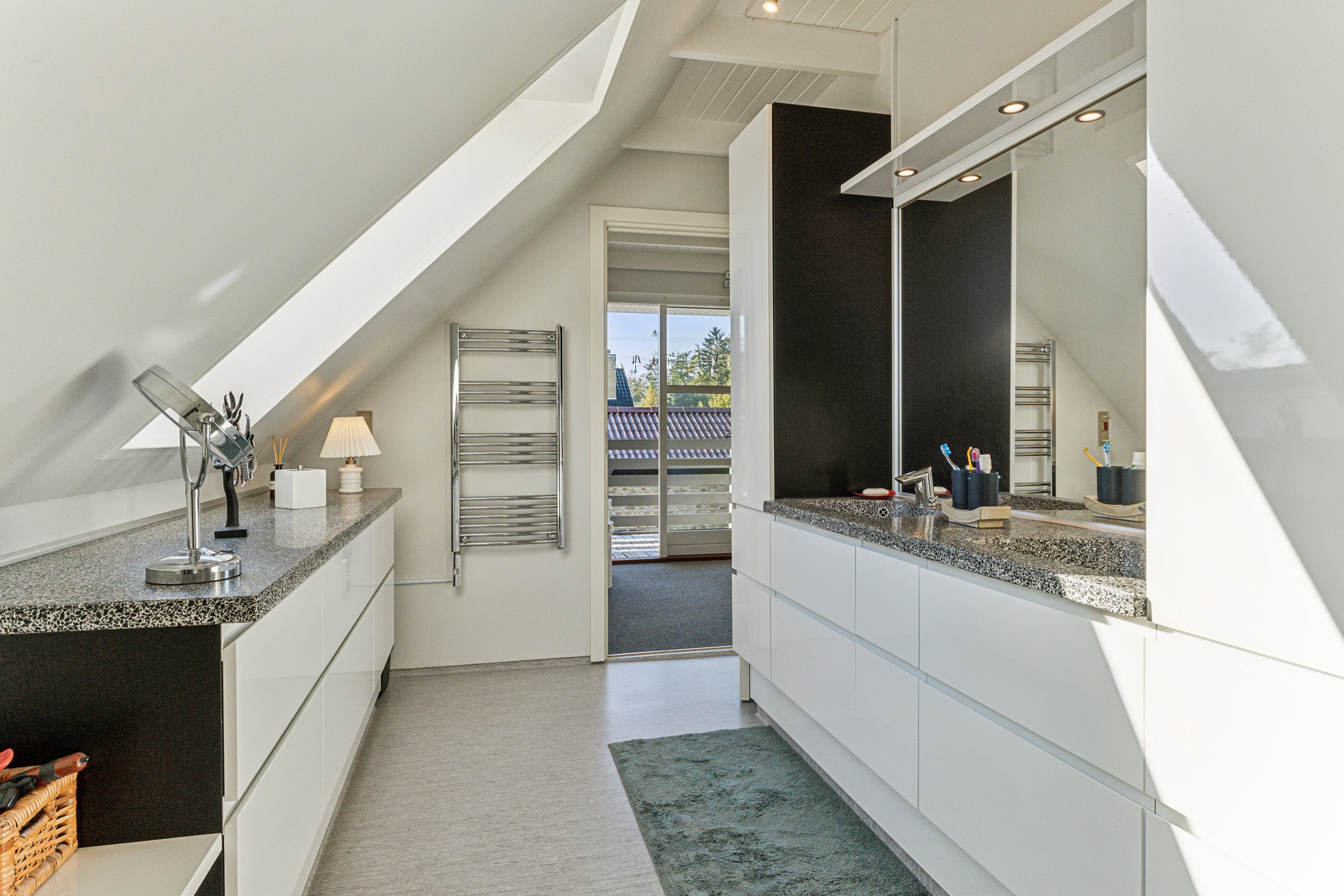 Fremhævet badeværelse billede i fuldskærmstilstand. Billede af Tornsangervej 38, 9800 Hjørring