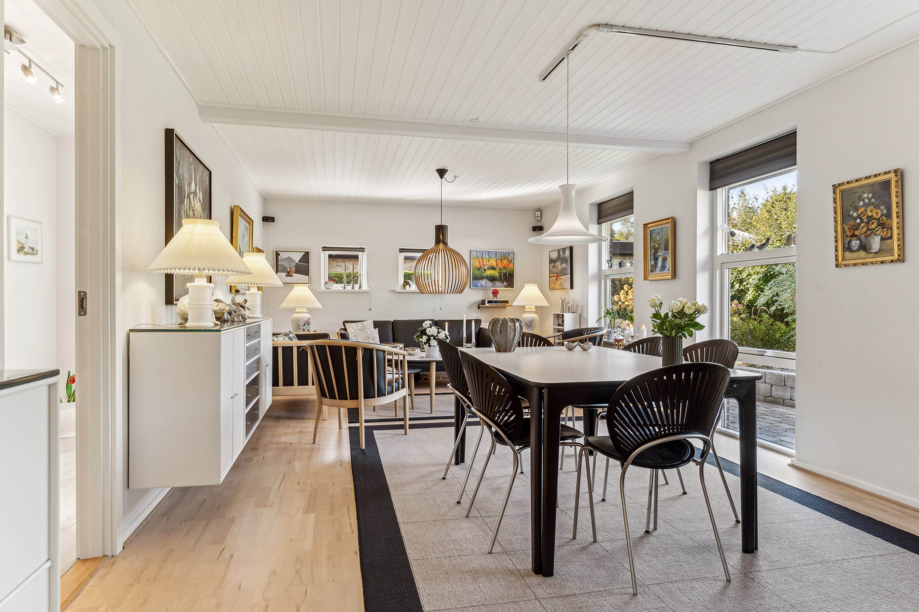 Fremhævet stue billede i fuldskærmstilstand. Billede af Tornsangervej 38, 9800 Hjørring