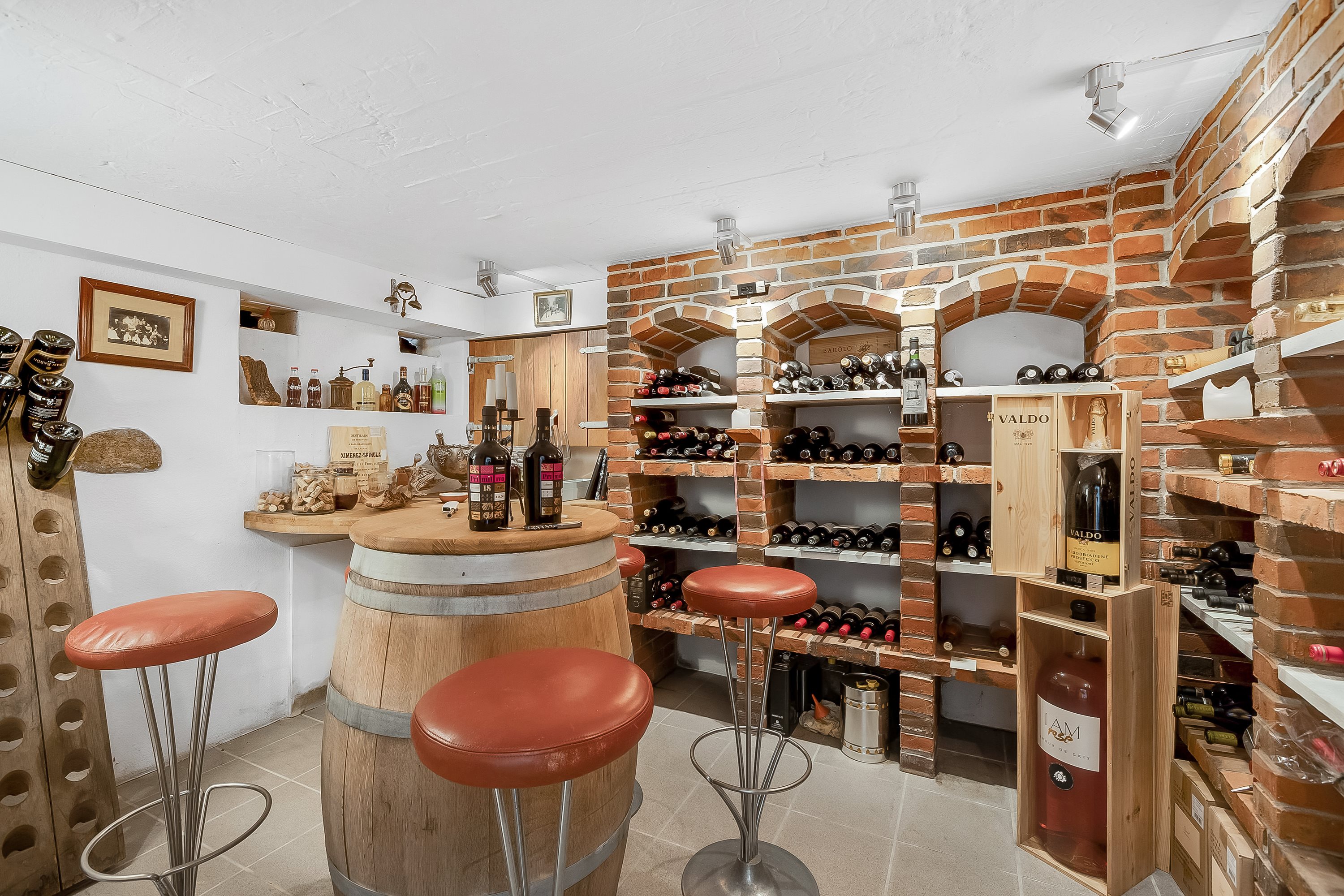 Fremhævet vinkælder billede i fuldskærmstilstand. Billede af Næstvedvej 60A, 4180 Sorø