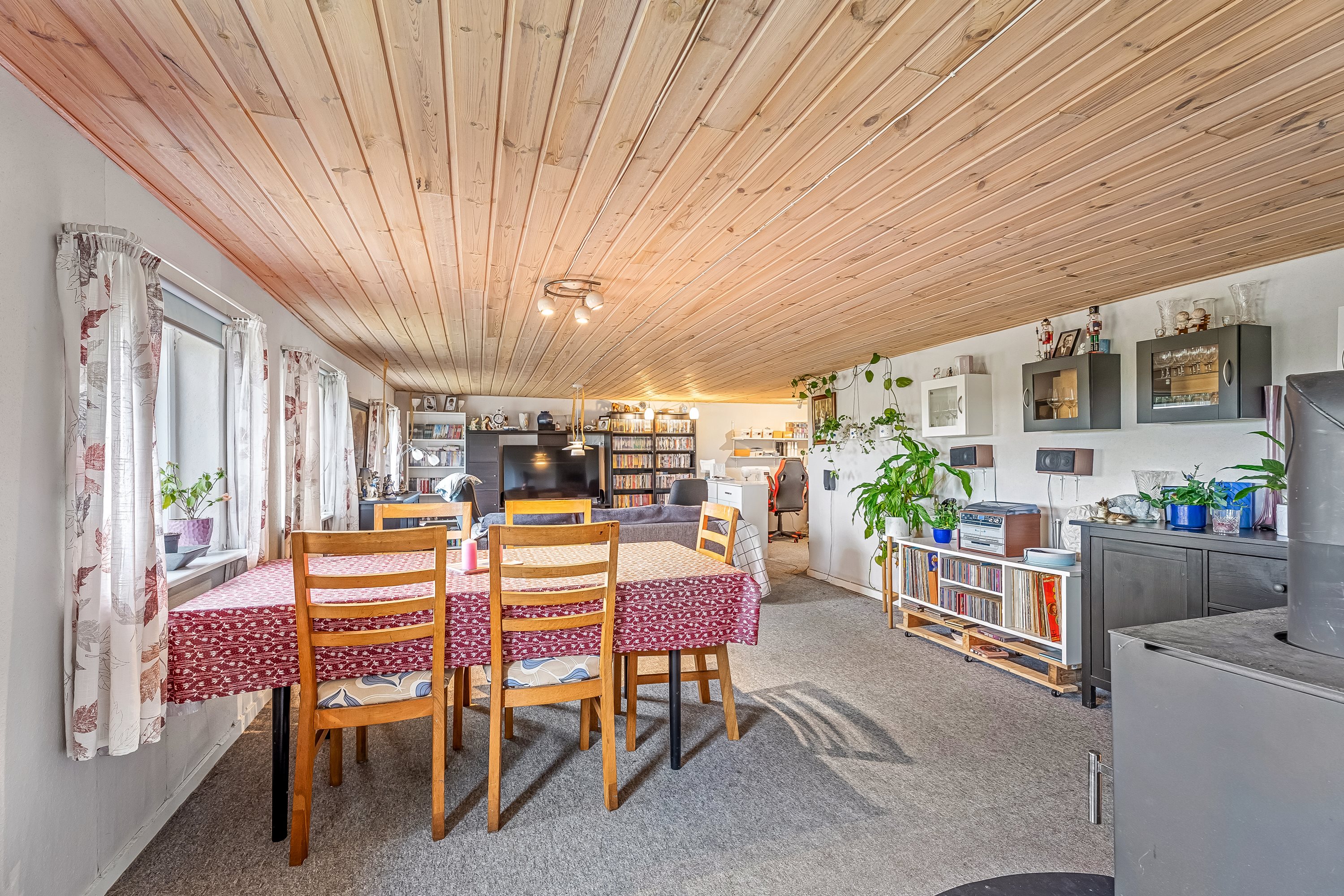 Fremhævet stue billede i fuldskærmstilstand. Billede af Kirkevejen 198, Hillested, 4930 Maribo