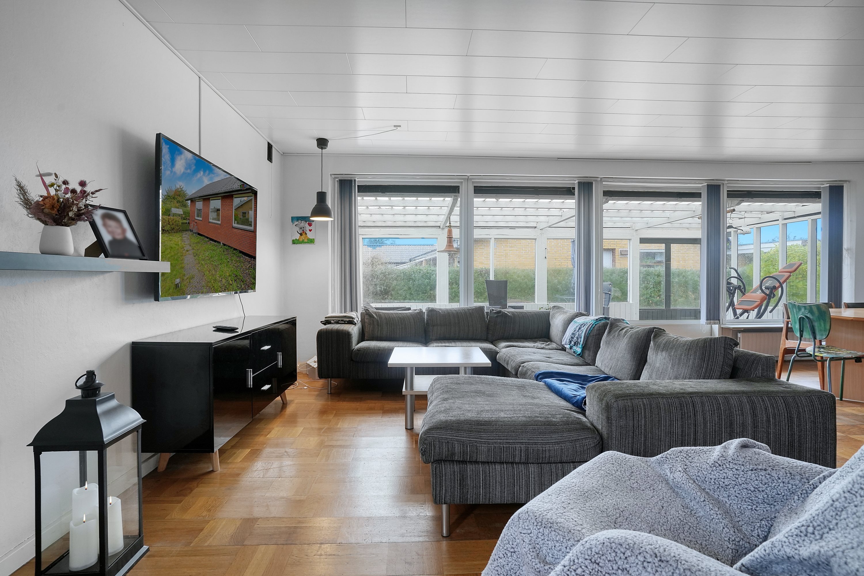 Fremhævet stue billede i fuldskærmstilstand. Billede af Hyldevej 5, Solrød, 2680 Solrød Strand