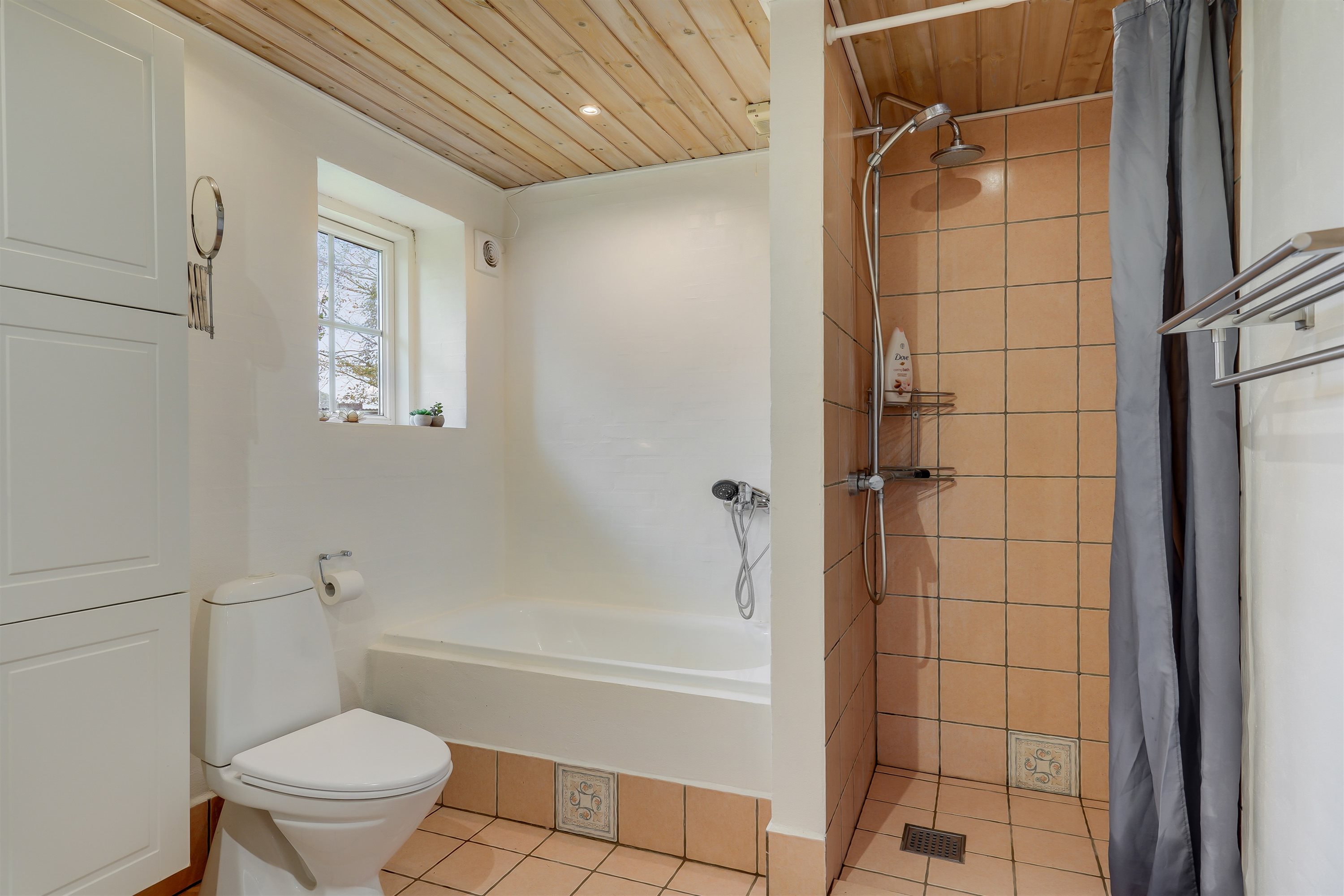 Fremhævet badeværelse billede i fuldskærmstilstand. Billede af Letbækvej 31, 6862 Tistrup