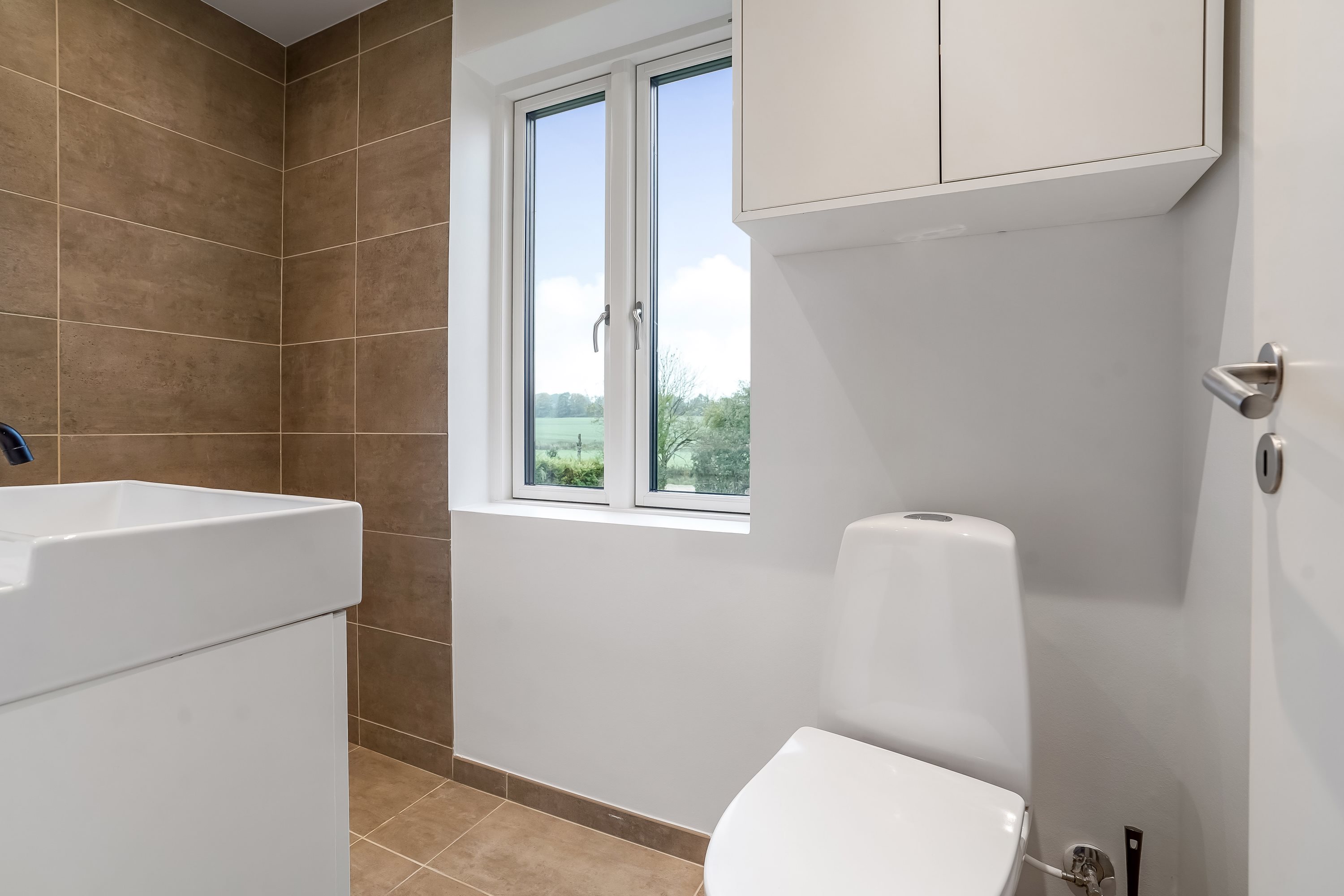 Fremhævet toilet billede i fuldskærmstilstand. Billede af Åvej 31, Åstruplund, 8740 Brædstrup