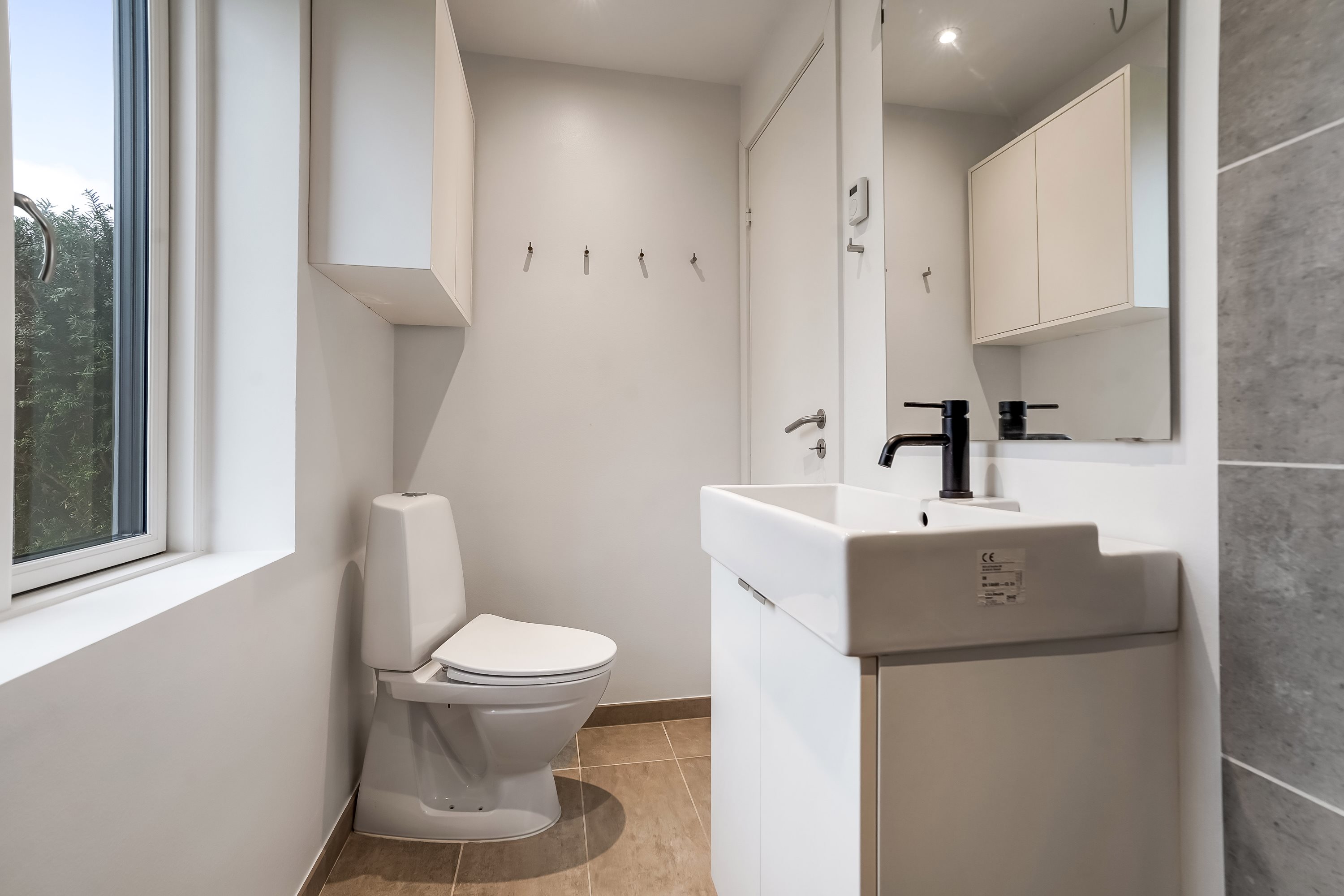 Fremhævet toilet billede i fuldskærmstilstand. Billede af Åvej 31, Åstruplund, 8740 Brædstrup