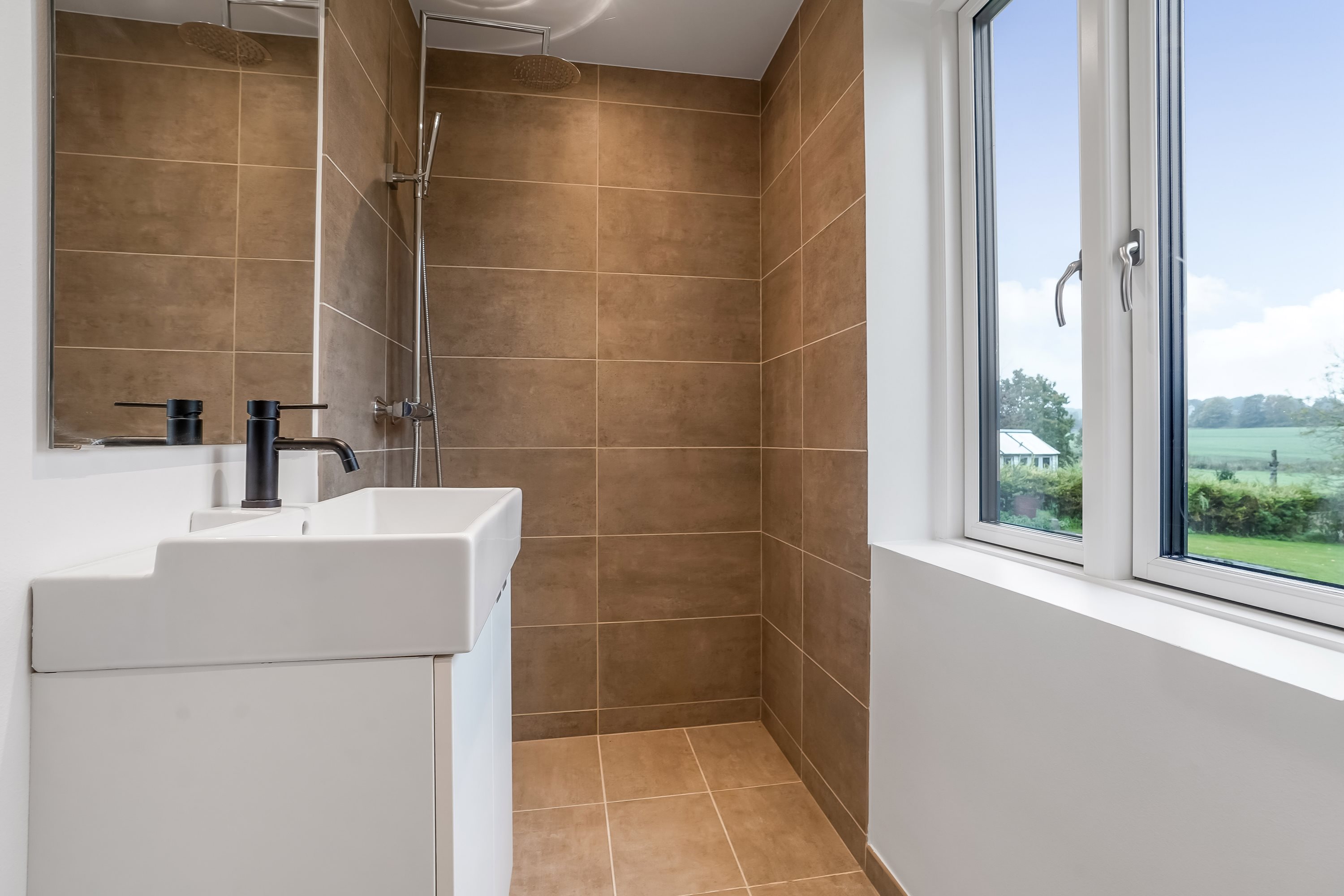 Fremhævet badeværelse billede i fuldskærmstilstand. Billede af Åvej 31, Åstruplund, 8740 Brædstrup