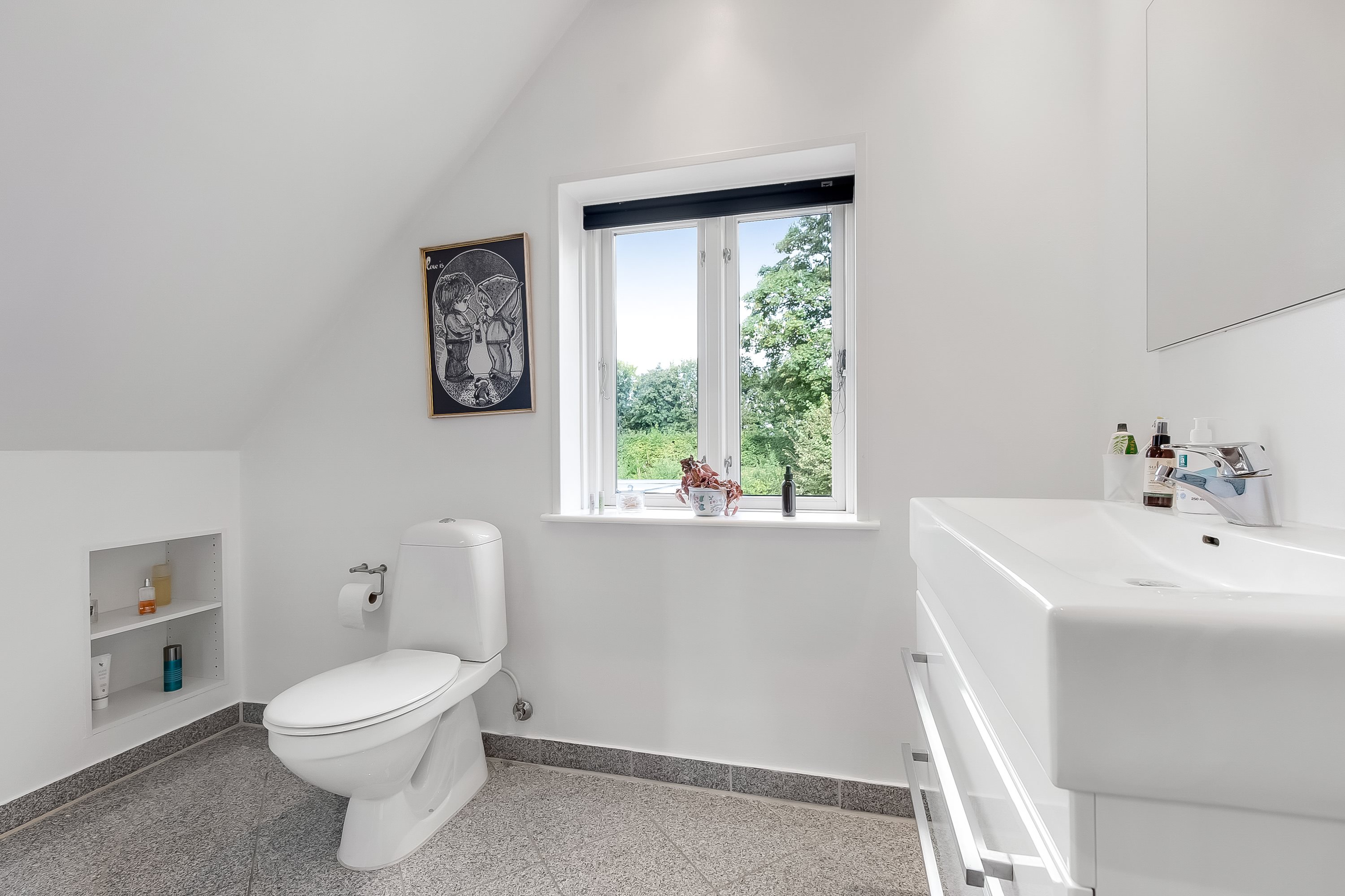 Fremhævet badeværelse billede i fuldskærmstilstand. Billede af Egtvedvej 71, Bølling, 6040 Egtved