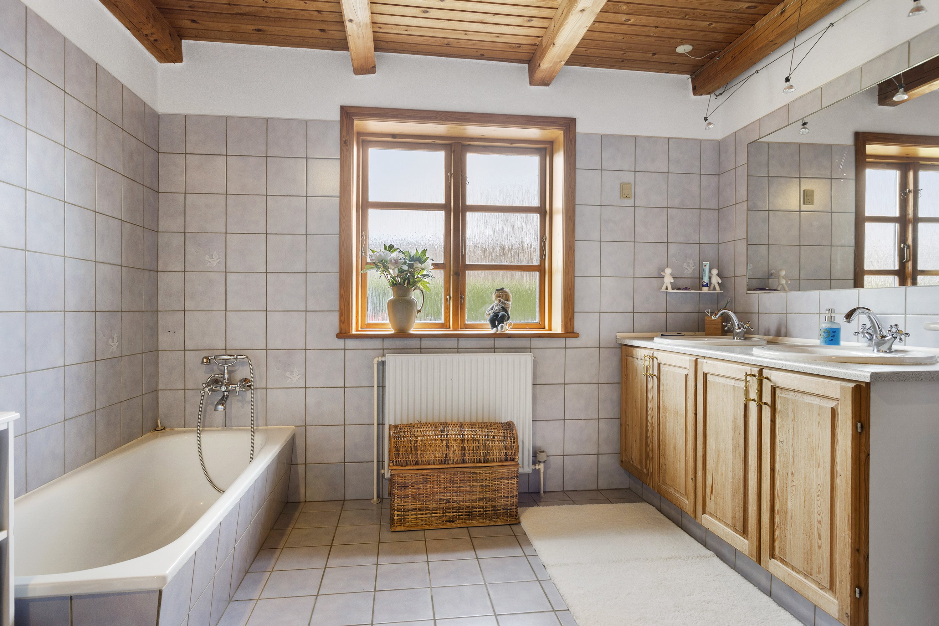 Fremhævet badeværelse billede i fuldskærmstilstand. Billede af Kornblomstvej 24, 9300 Sæby