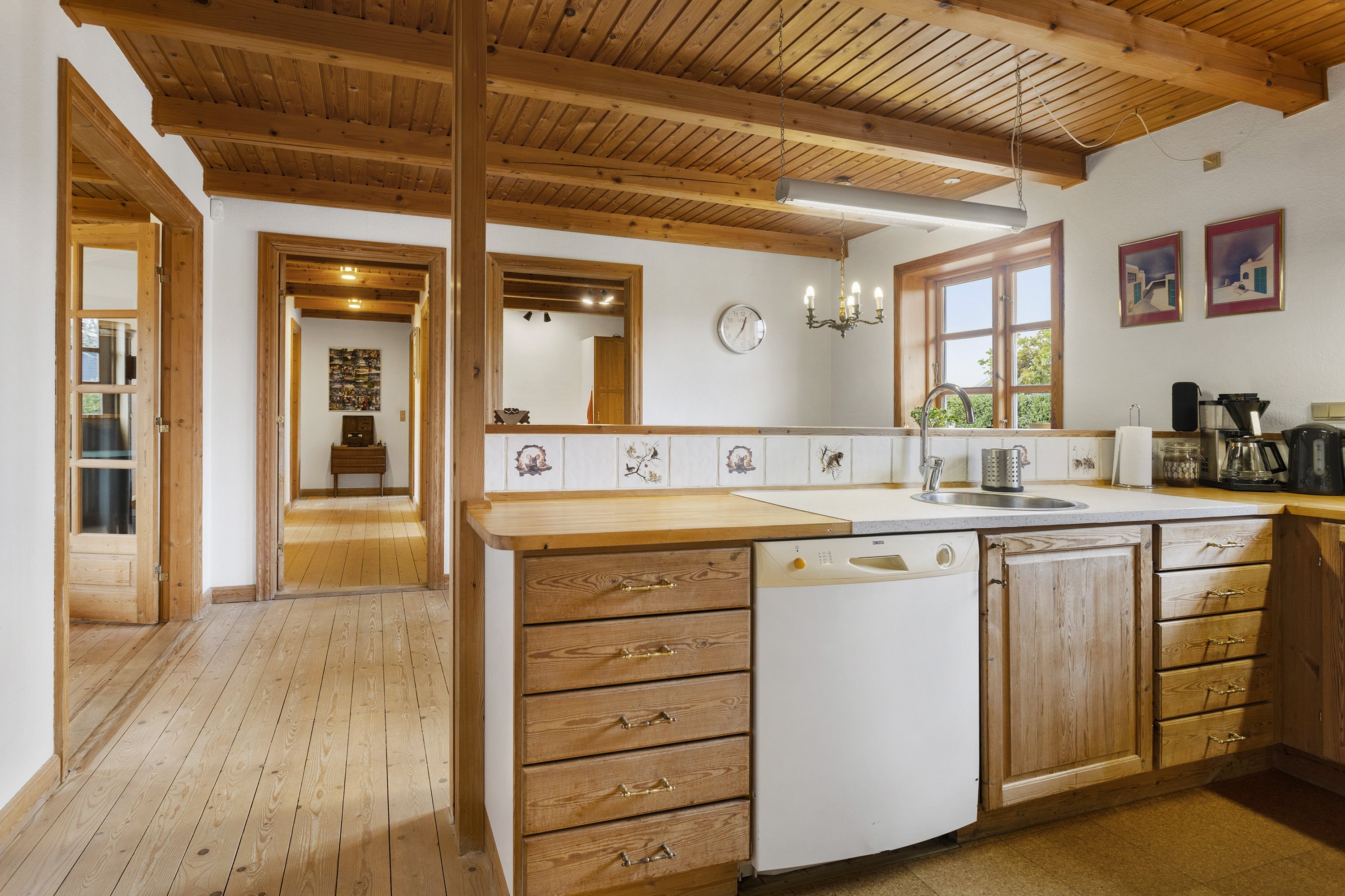 Fremhævet køkken billede i fuldskærmstilstand. Billede af Kornblomstvej 24, 9300 Sæby