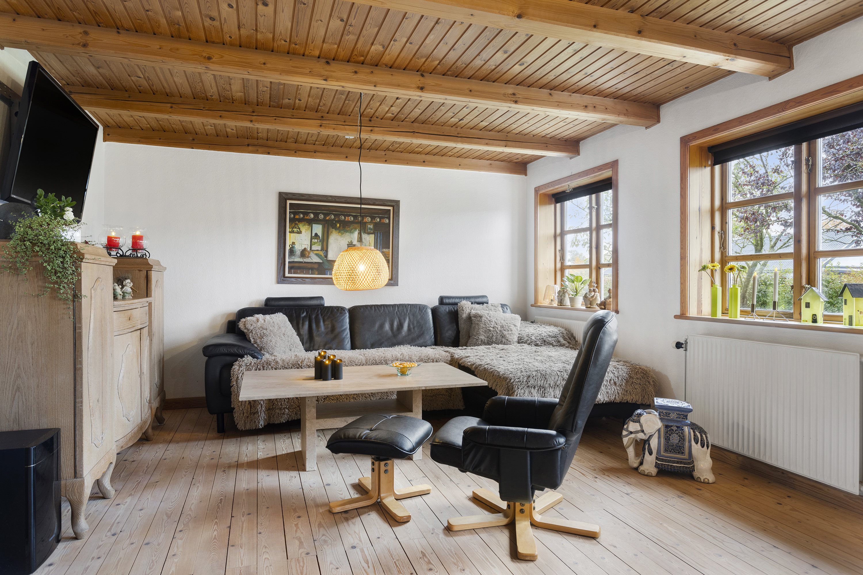 Fremhævet stue billede i fuldskærmstilstand. Billede af Kornblomstvej 24, 9300 Sæby