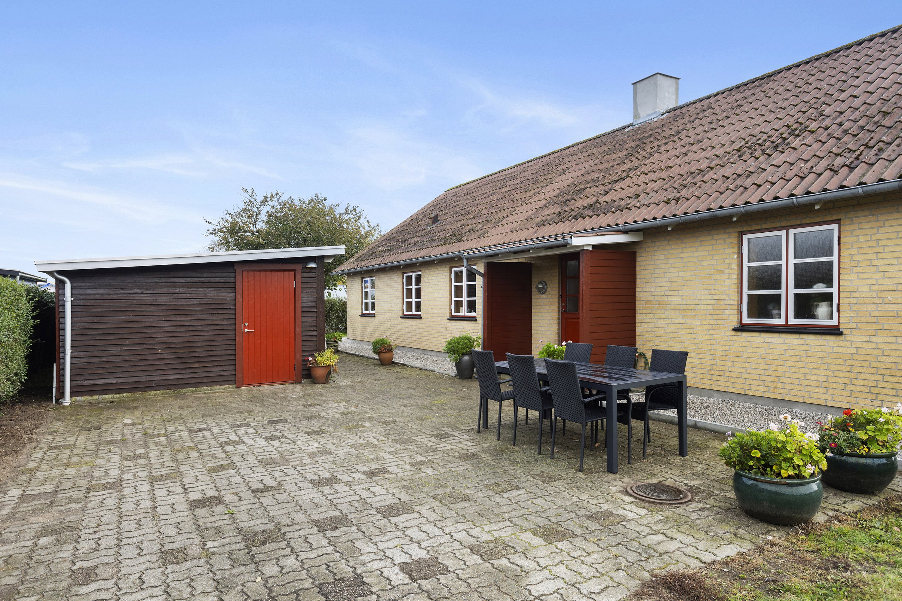 Fremhævet indkørsel billede i fuldskærmstilstand. Billede af Kornblomstvej 24, 9300 Sæby