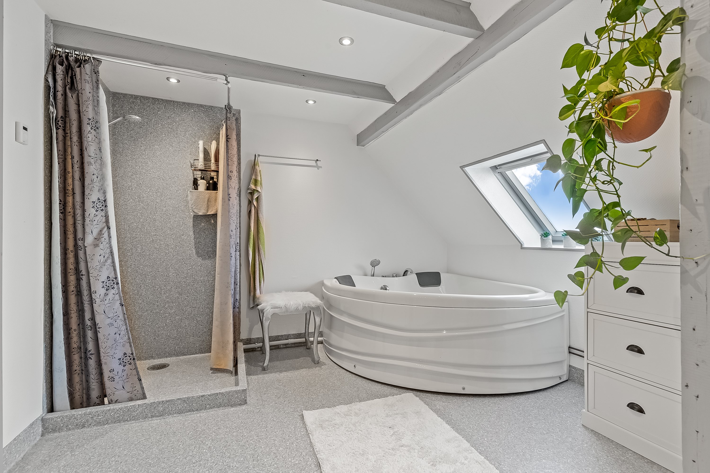 Fremhævet badeværelse billede i fuldskærmstilstand. Billede af Frifeltvej 1, Håstrup, 7000 Fredericia