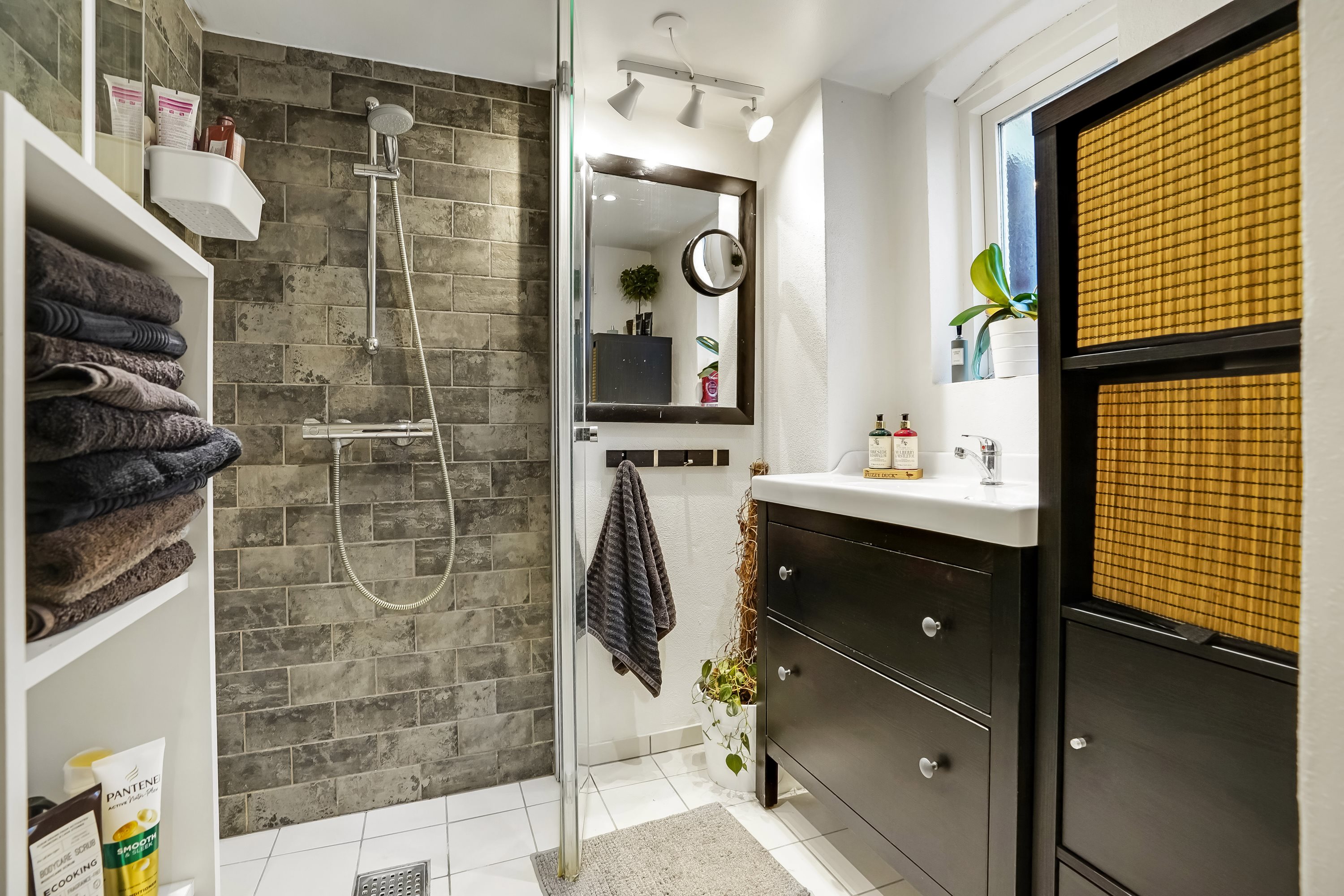 Fremhævet badeværelse billede i fuldskærmstilstand. Billede af Algade 13, 5500 Middelfart